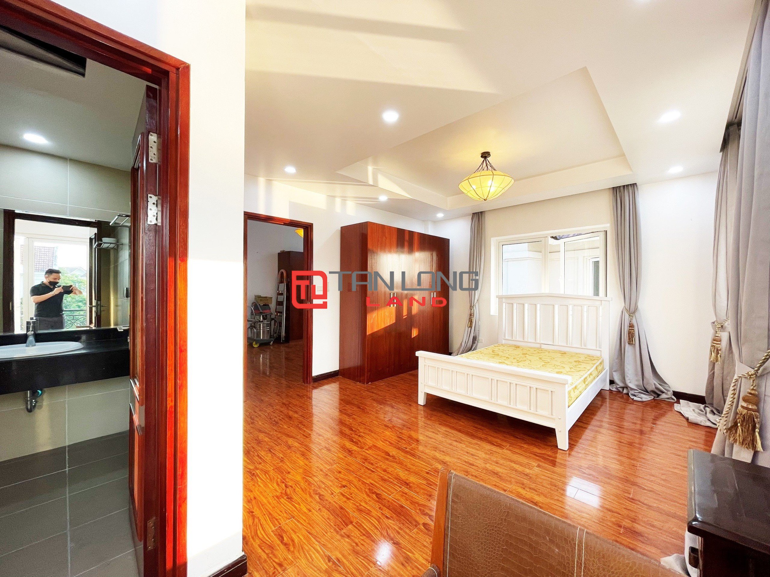 Duplex Villa for rent with Full Furniture 4 Bedrooms in Vinhomes Riverside 9