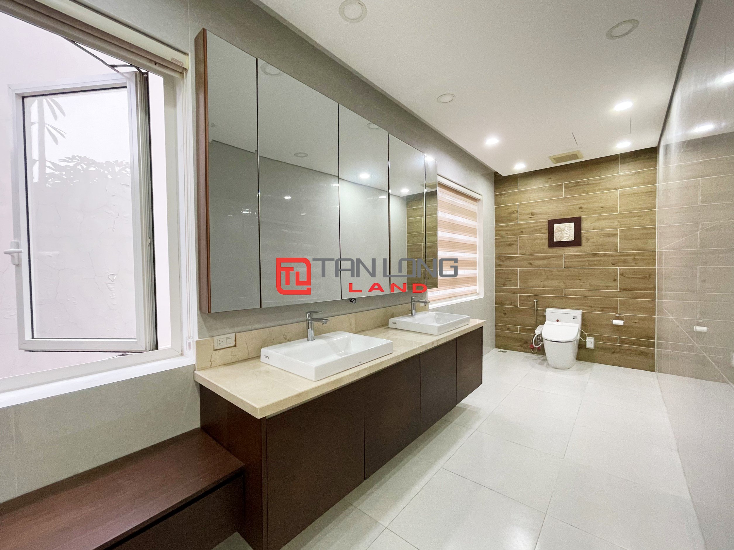 Duplex Villa for rent with Full Furniture Cheap Price in Vinhomes Riverside Long Bien 11