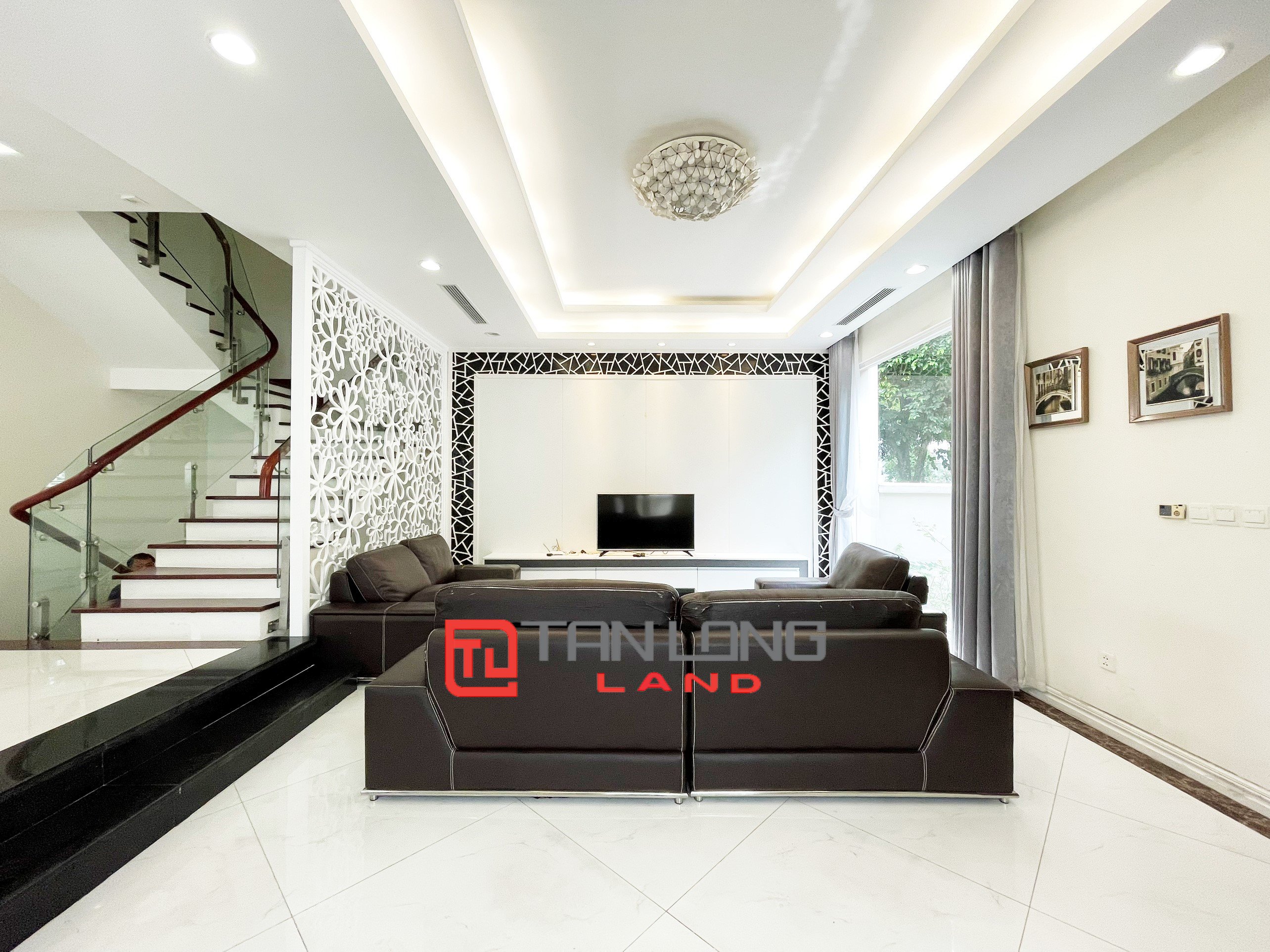Duplex Villa for rent with Full Furniture, River view behind the house in Vinhomes Riverside 1