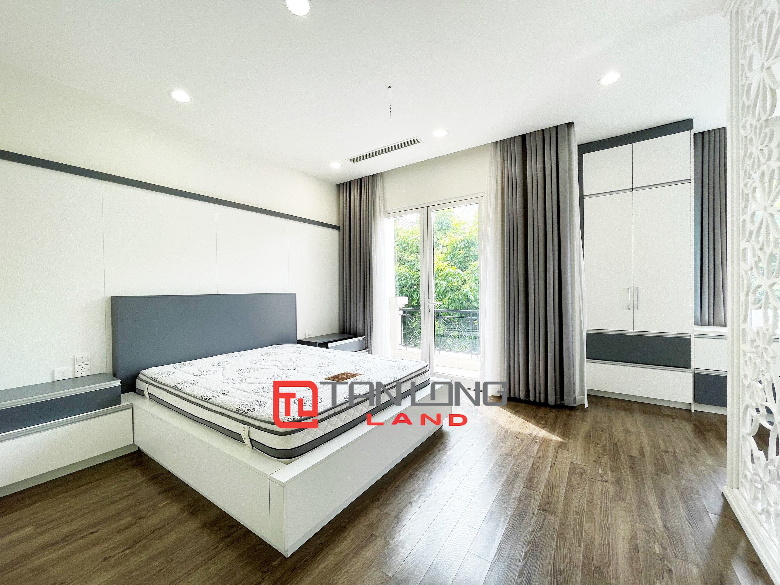 Duplex Villa for rent with Full Furniture, River view behind the house in Vinhomes Riverside 14