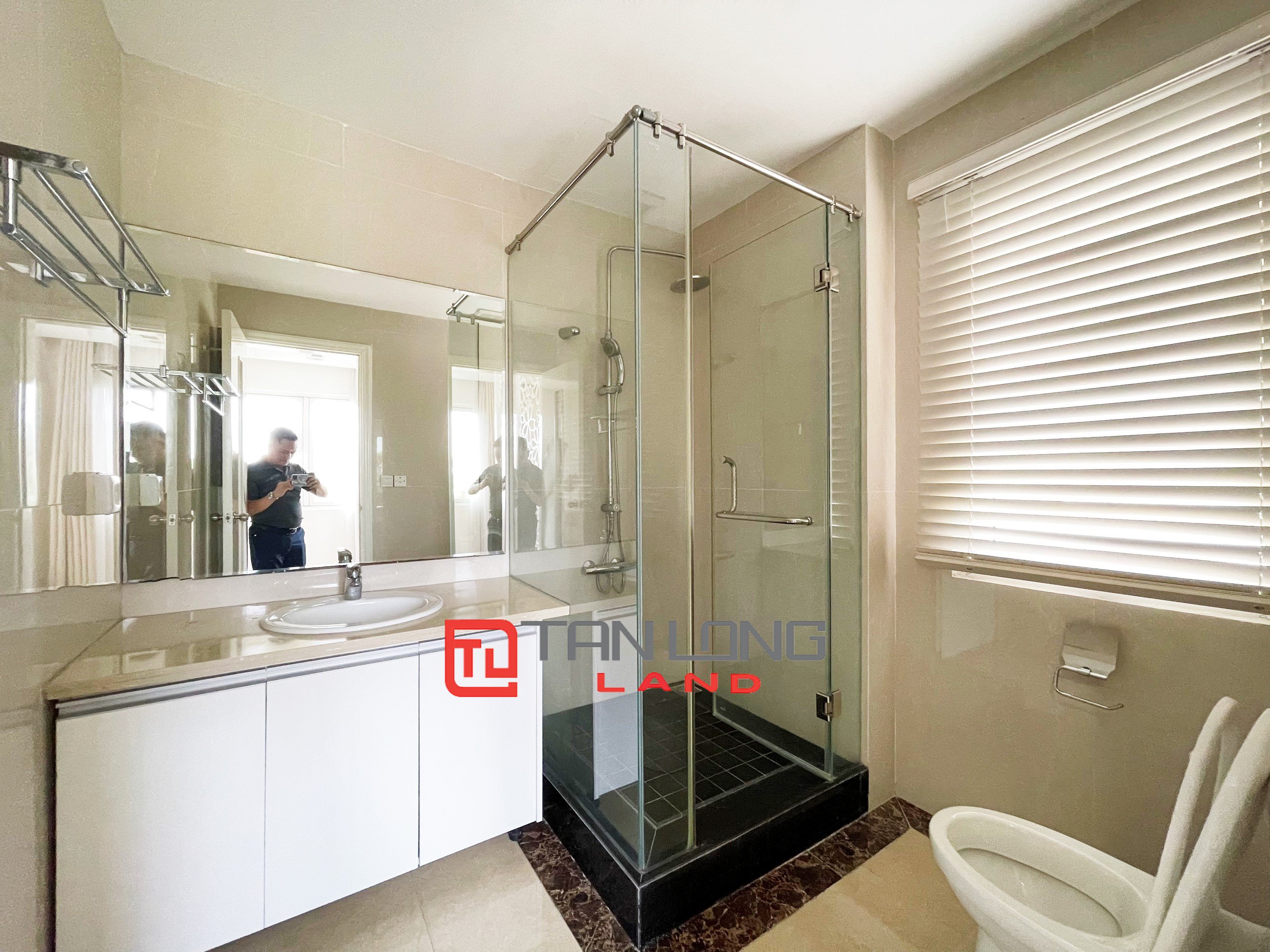Duplex Villa for rent with Full Furniture, River view behind the house in Vinhomes Riverside 15