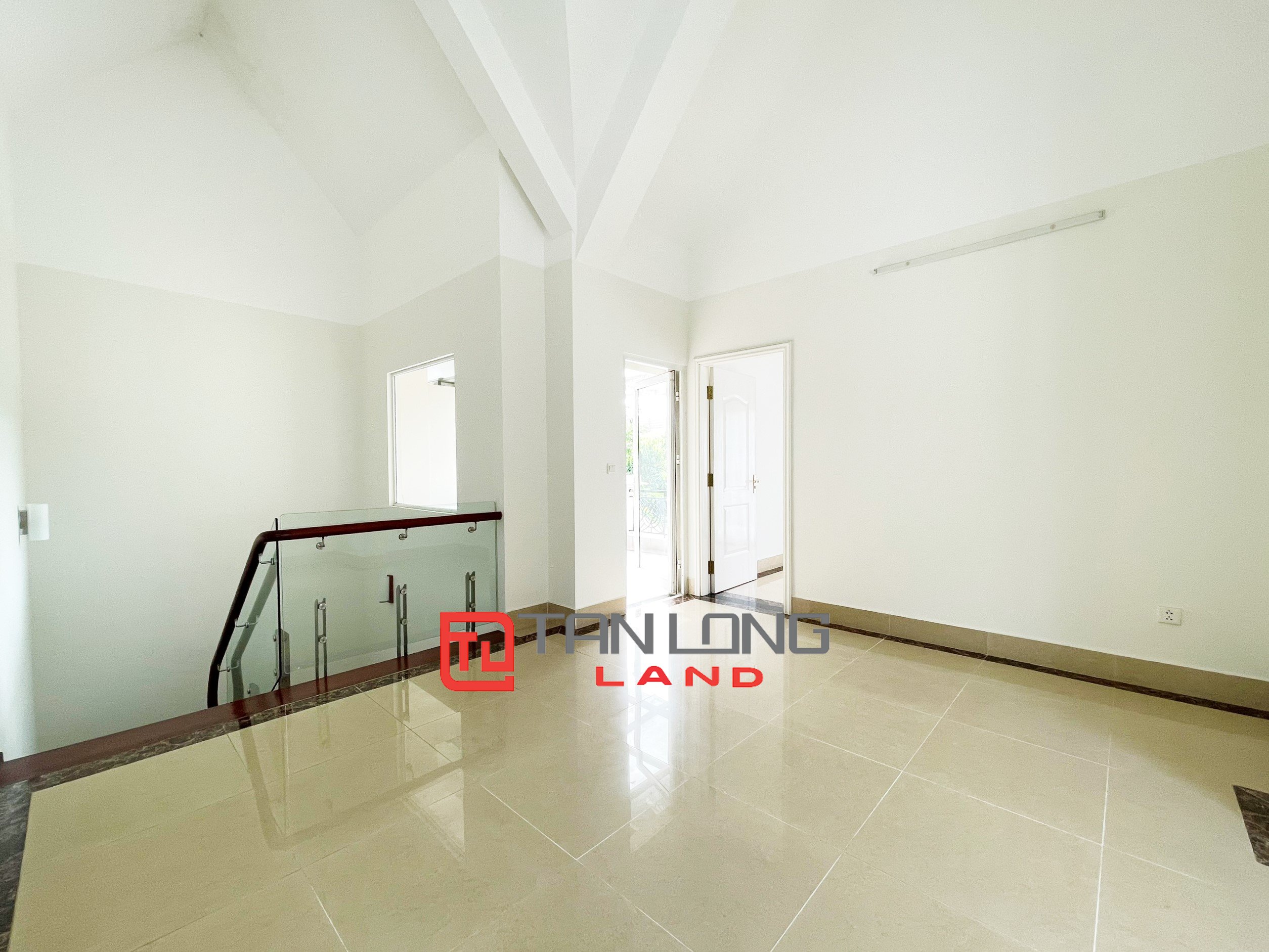 Duplex Villa for rent with Full Furniture, River view behind the house in Vinhomes Riverside 16