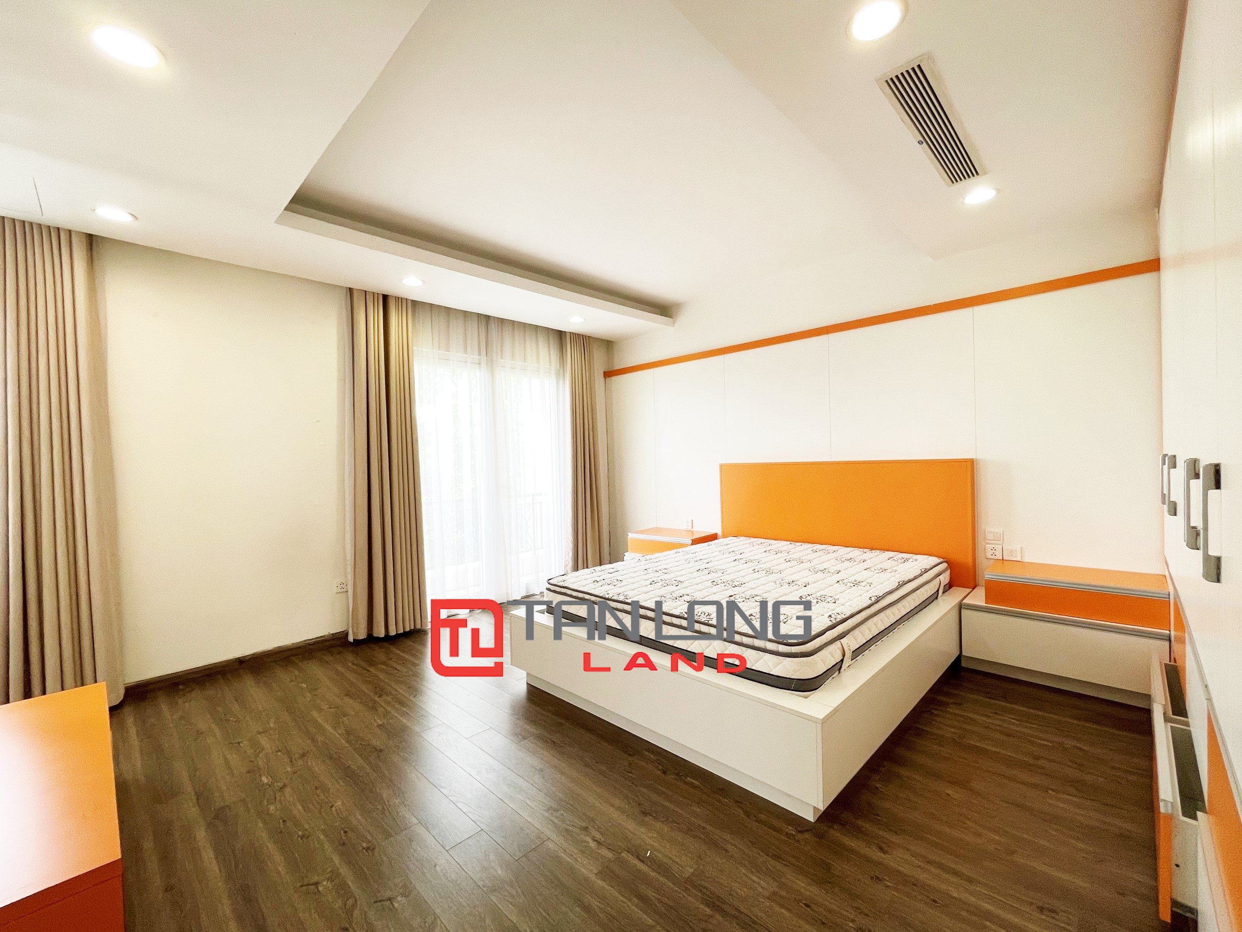 Duplex Villa for rent with Full Furniture, River view behind the house in Vinhomes Riverside 17
