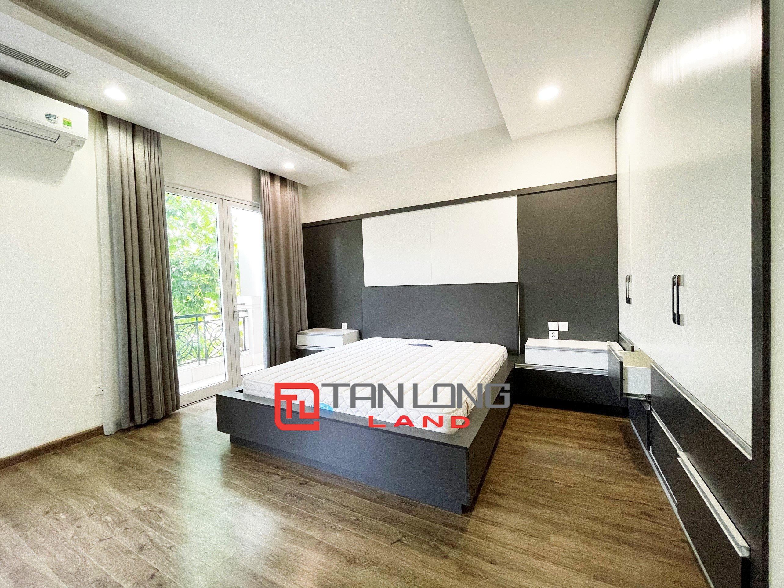 Duplex Villa for rent with Full Furniture, River view behind the house in Vinhomes Riverside 8