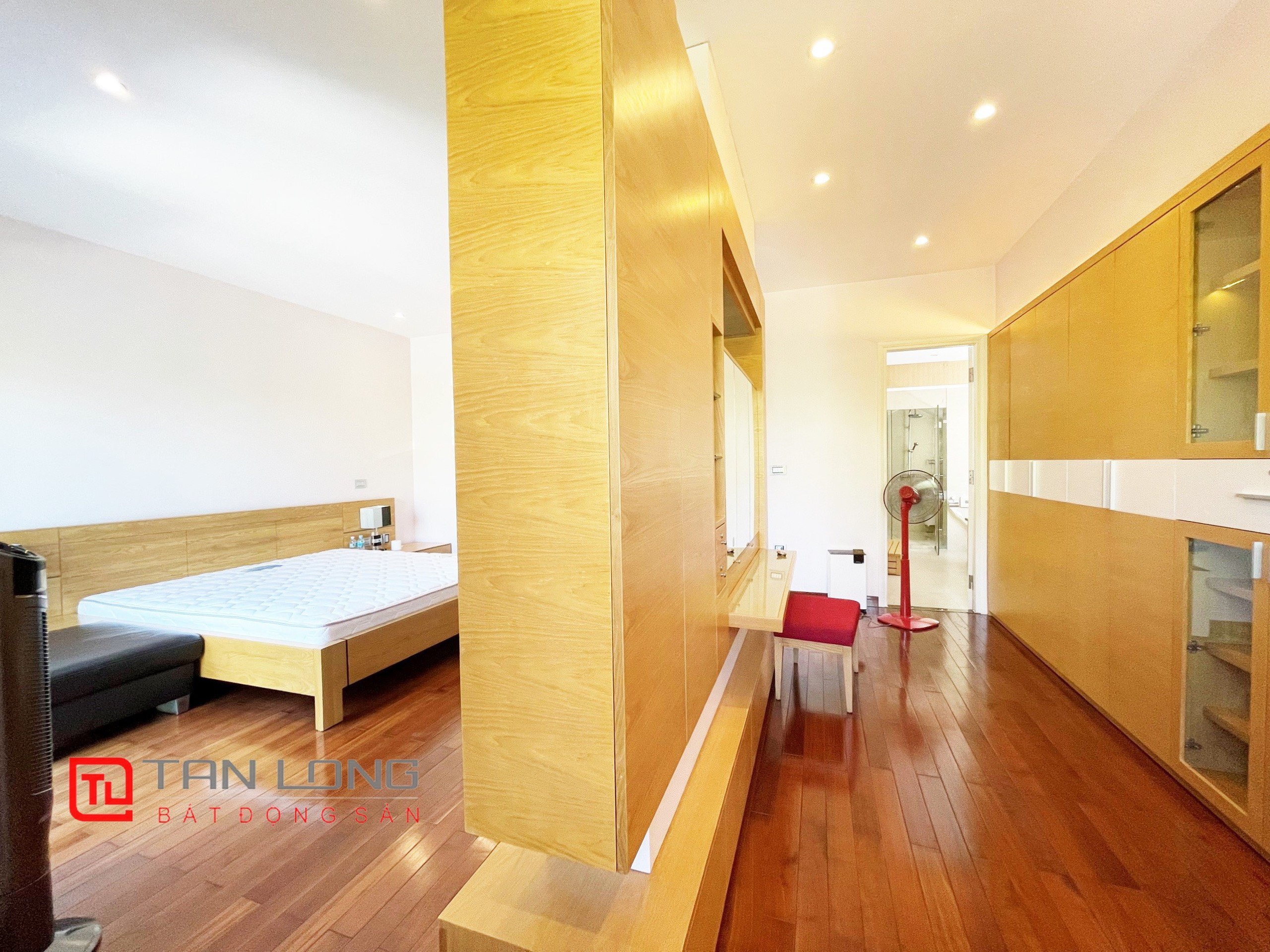 Duplex Villa for rent with Full Modern Furniture, cool river view in Vinhomes Riverside 11