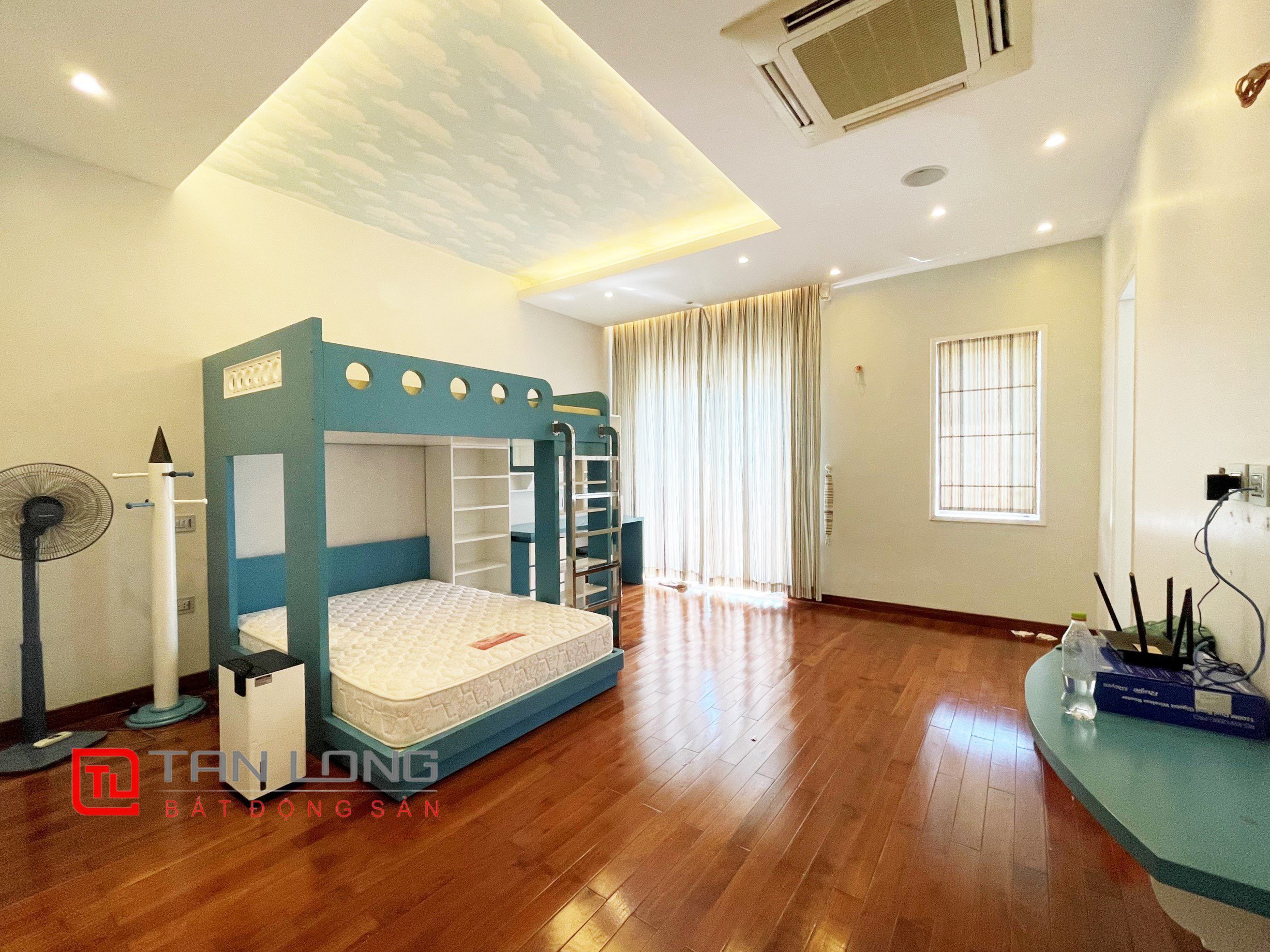 Duplex Villa for rent with Full Modern Furniture, cool river view in Vinhomes Riverside 13
