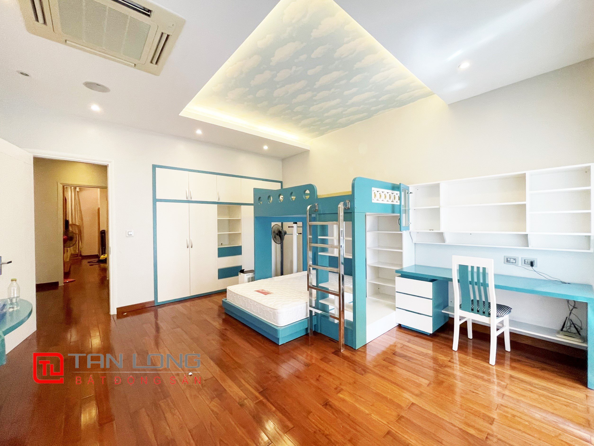 Duplex Villa for rent with Full Modern Furniture, cool river view in Vinhomes Riverside 14