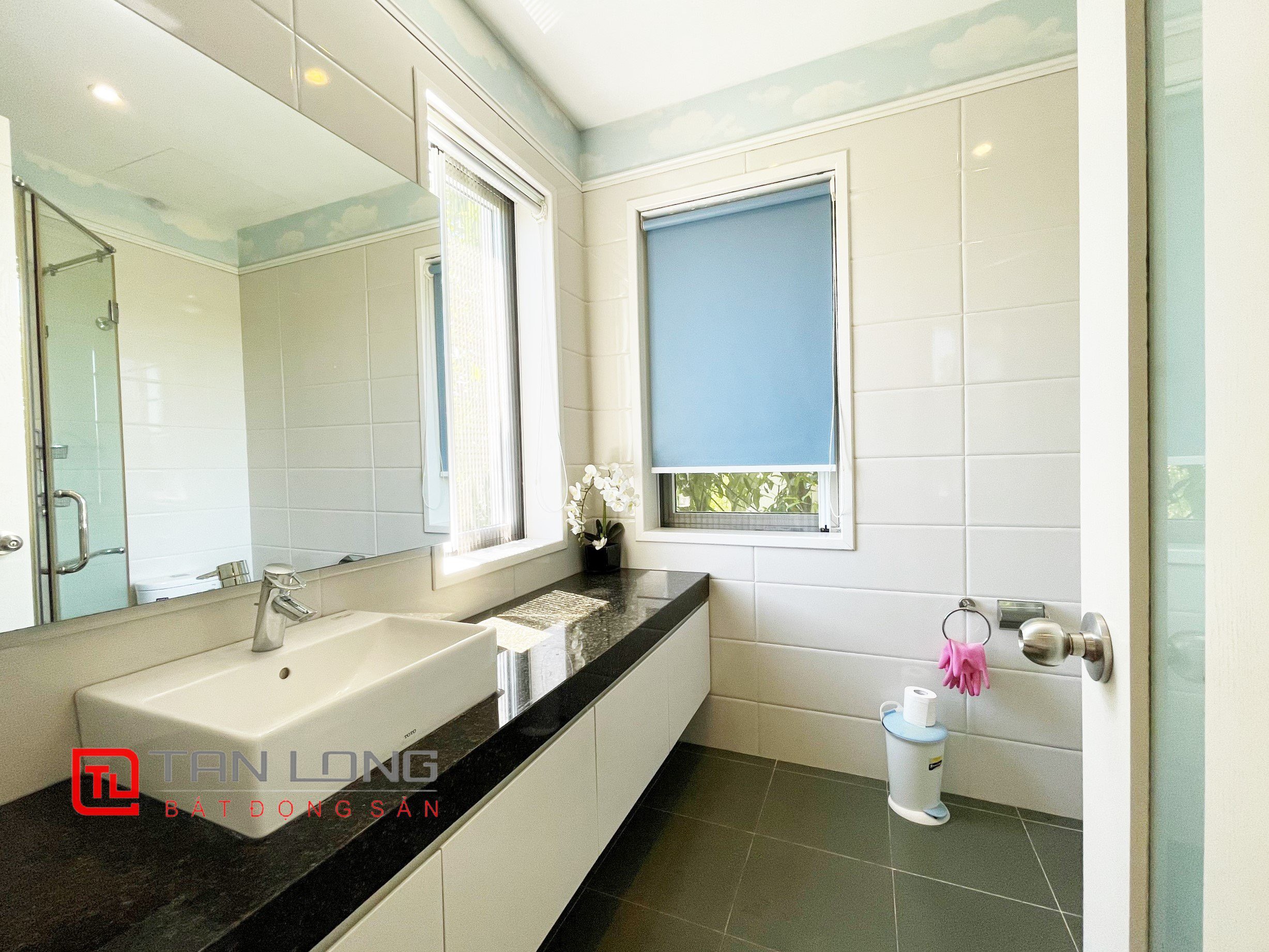 Duplex Villa for rent with Full Modern Furniture, cool river view in Vinhomes Riverside 15