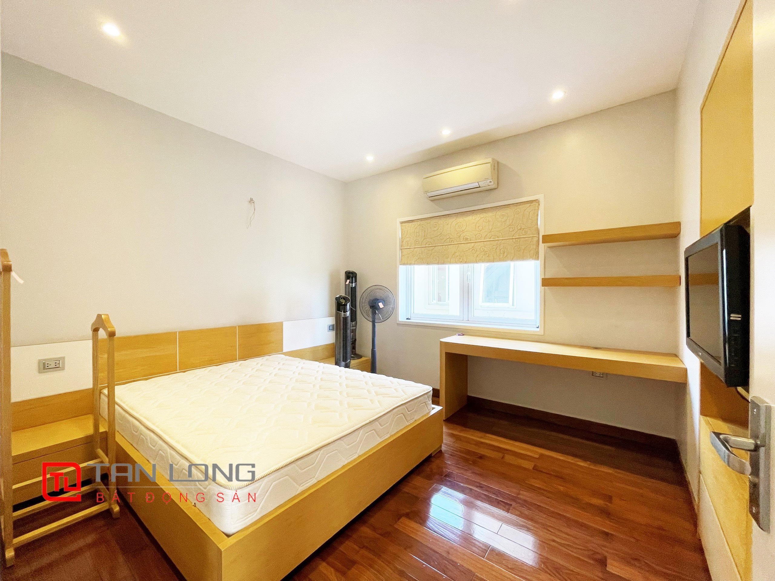Duplex Villa for rent with Full Modern Furniture, cool river view in Vinhomes Riverside 16