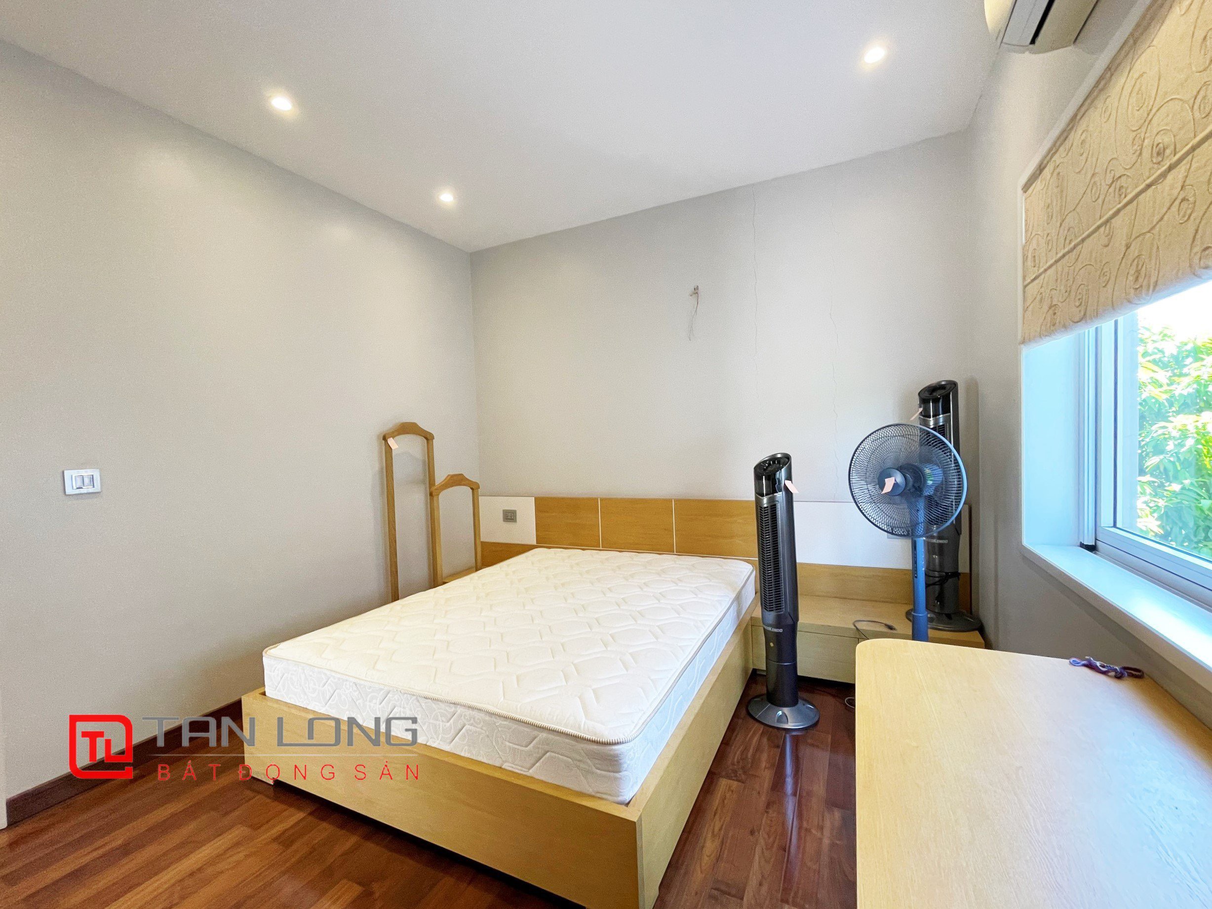 Duplex Villa for rent with Full Modern Furniture, cool river view in Vinhomes Riverside 17