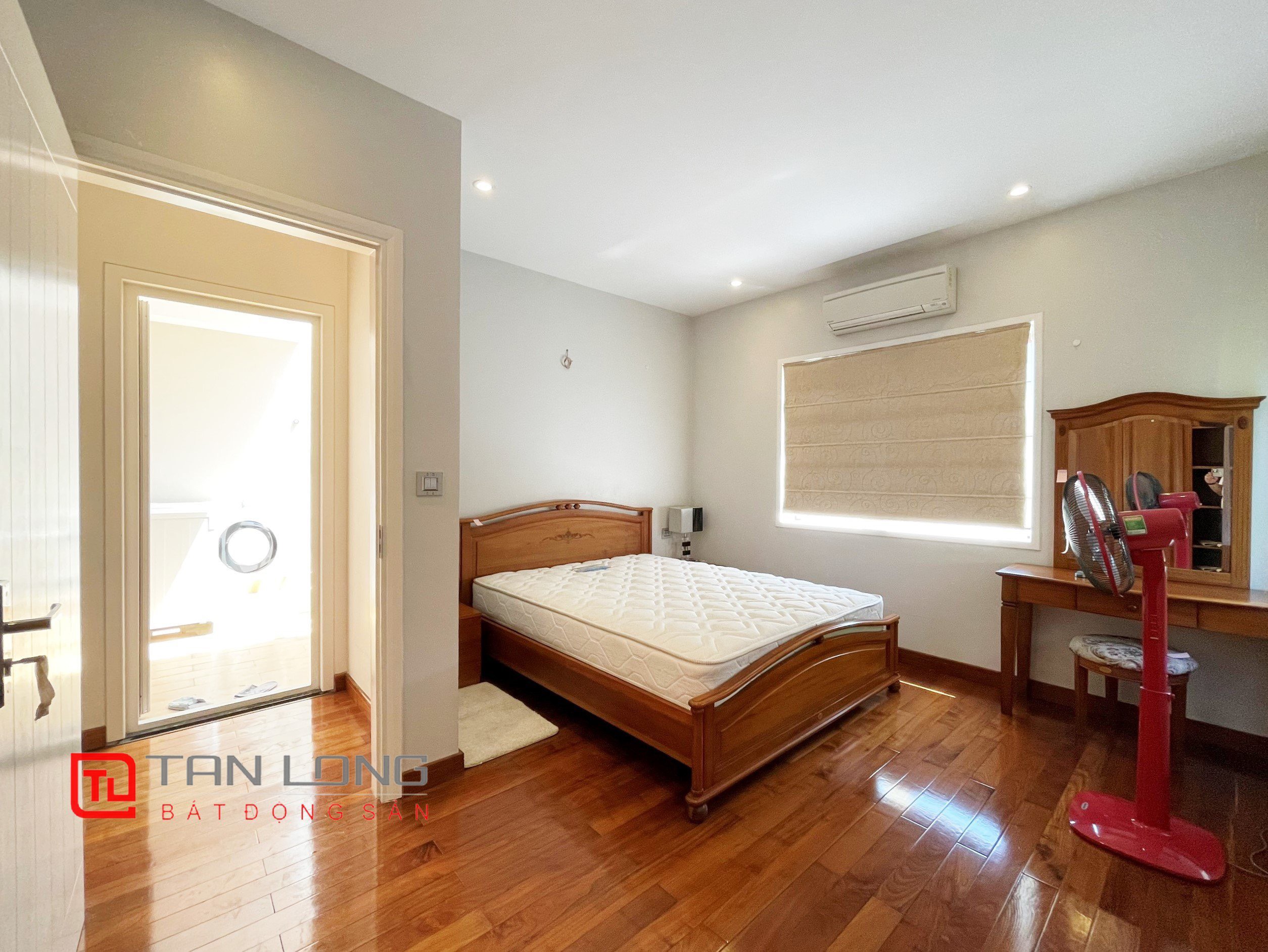 Duplex Villa for rent with Full Modern Furniture, cool river view in Vinhomes Riverside 19