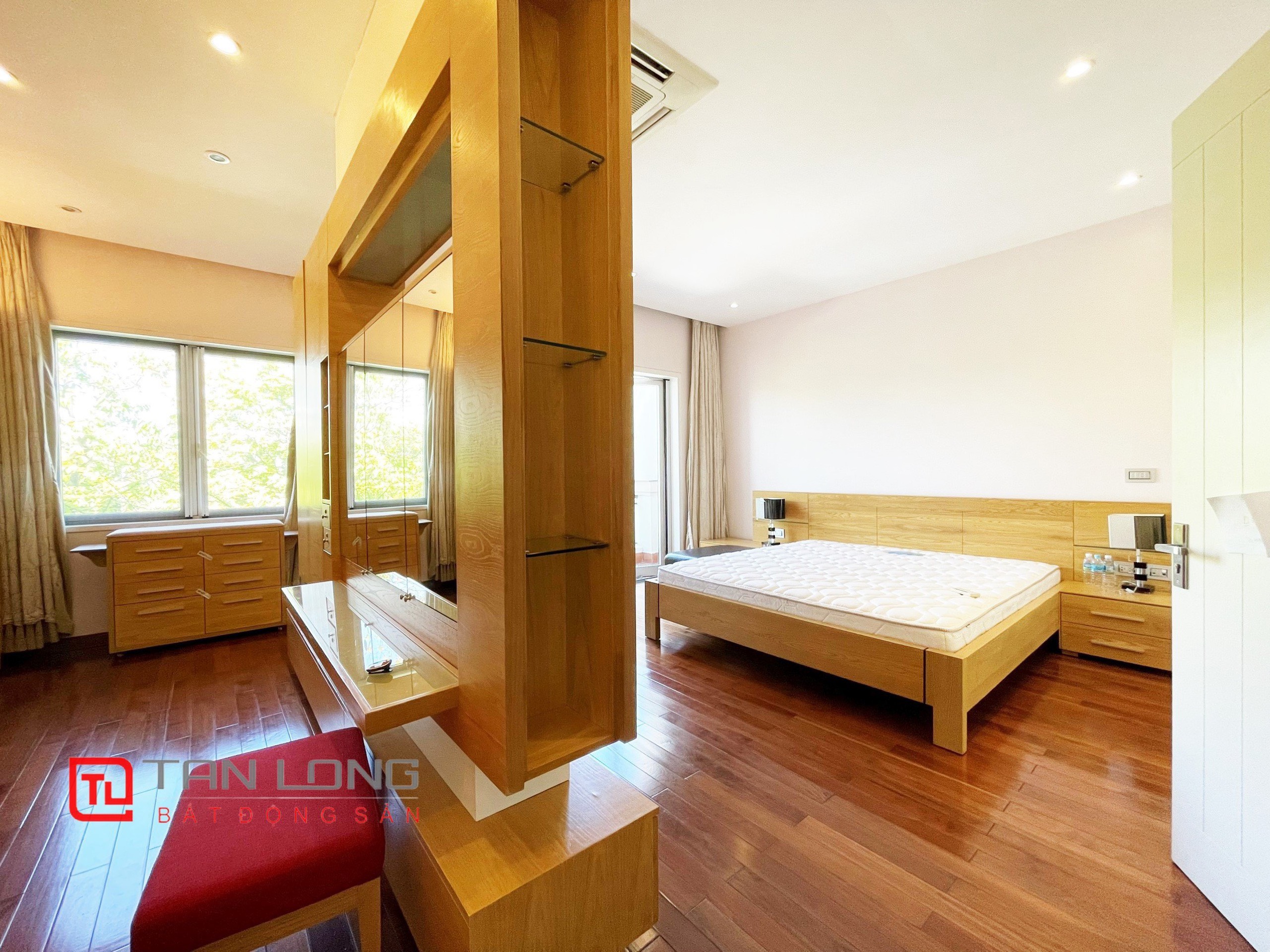 Duplex Villa for rent with Full Modern Furniture, cool river view in Vinhomes Riverside 8
