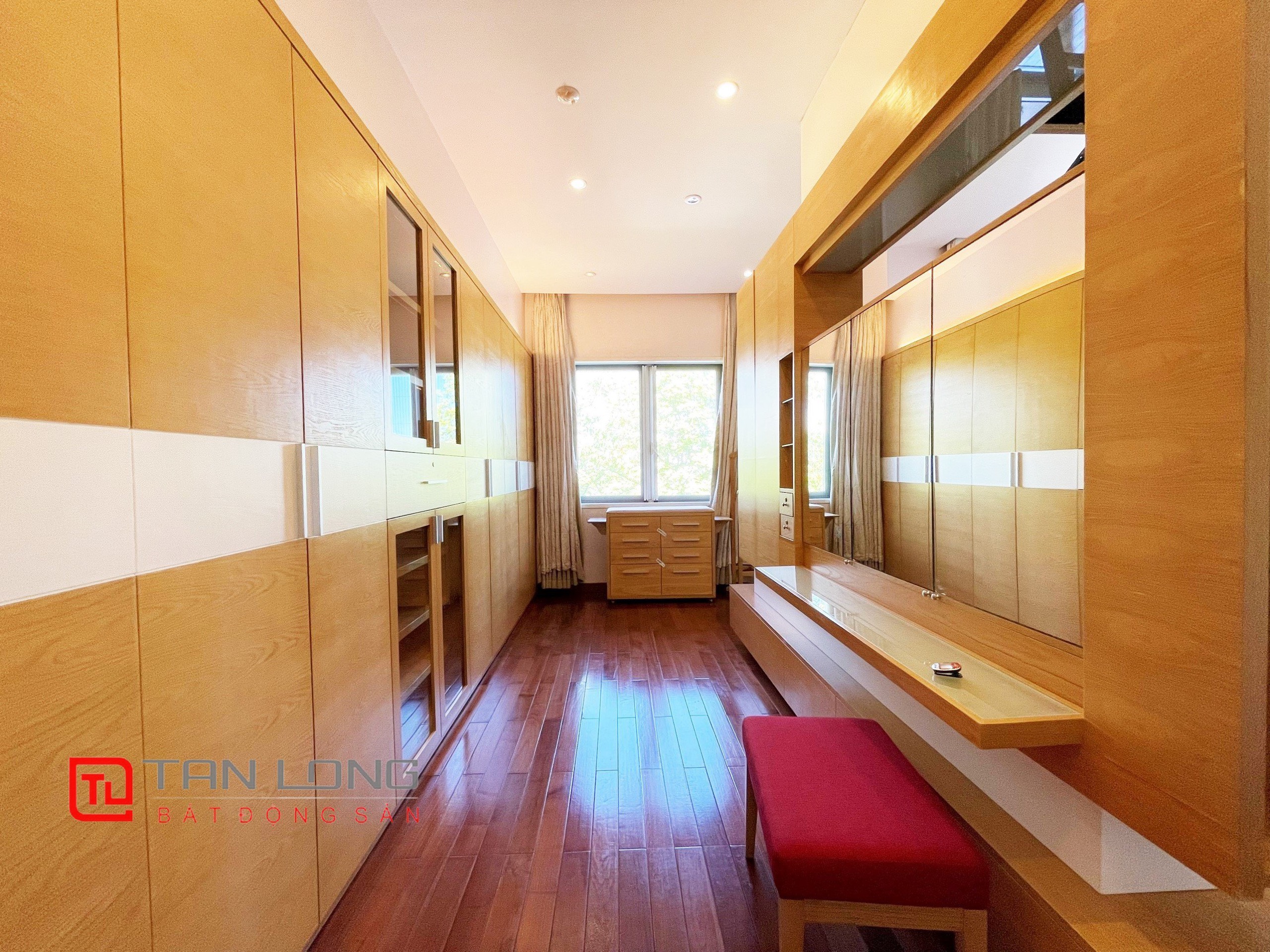 Duplex Villa for rent with Full Modern Furniture, cool river view in Vinhomes Riverside 9