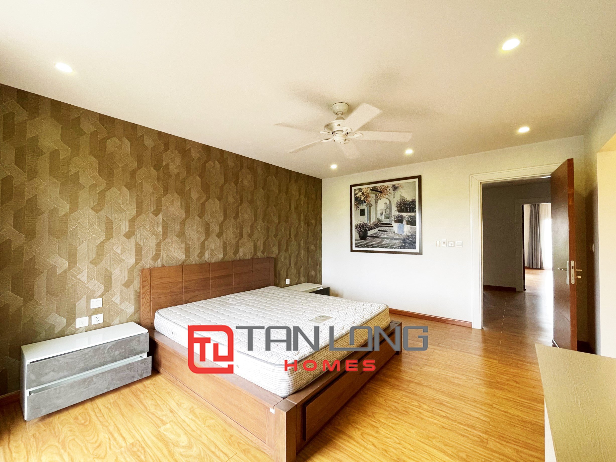Duplex Villa for rent with Garden and Full Furniture in Vinhomes Riverside 10