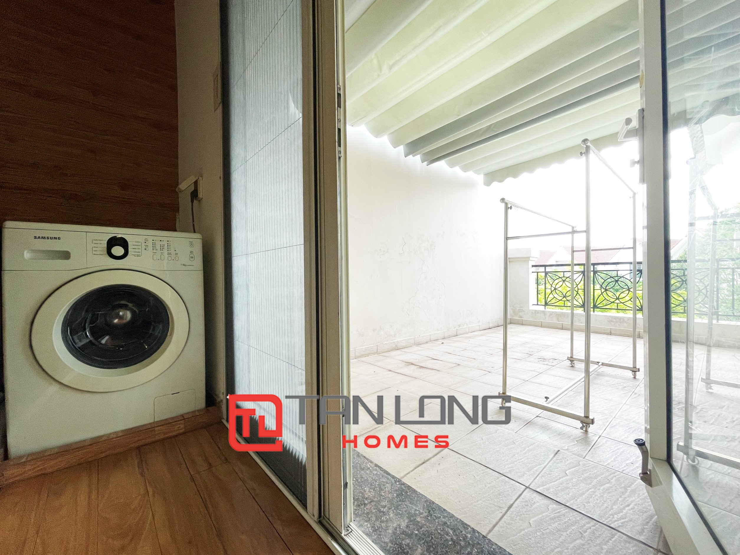Duplex Villa for rent with Garden and Full Furniture in Vinhomes Riverside 13