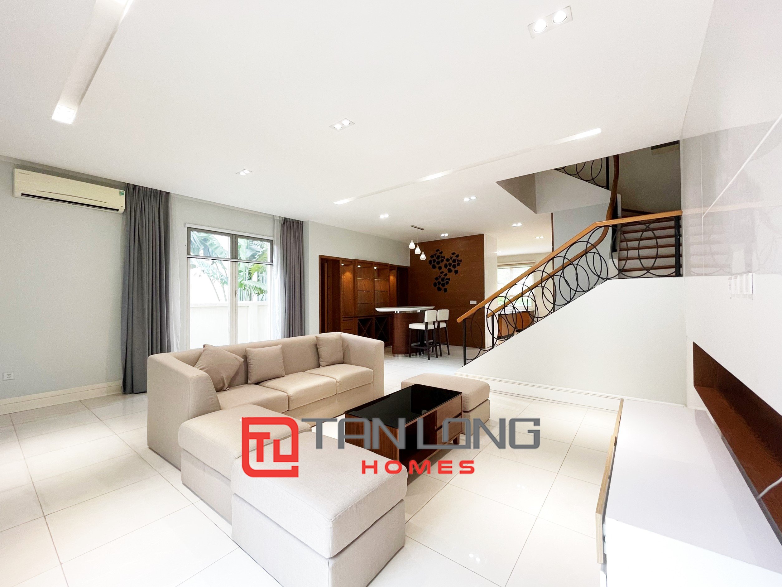 Duplex Villa for rent with Garden and Full Furniture in Vinhomes Riverside 2