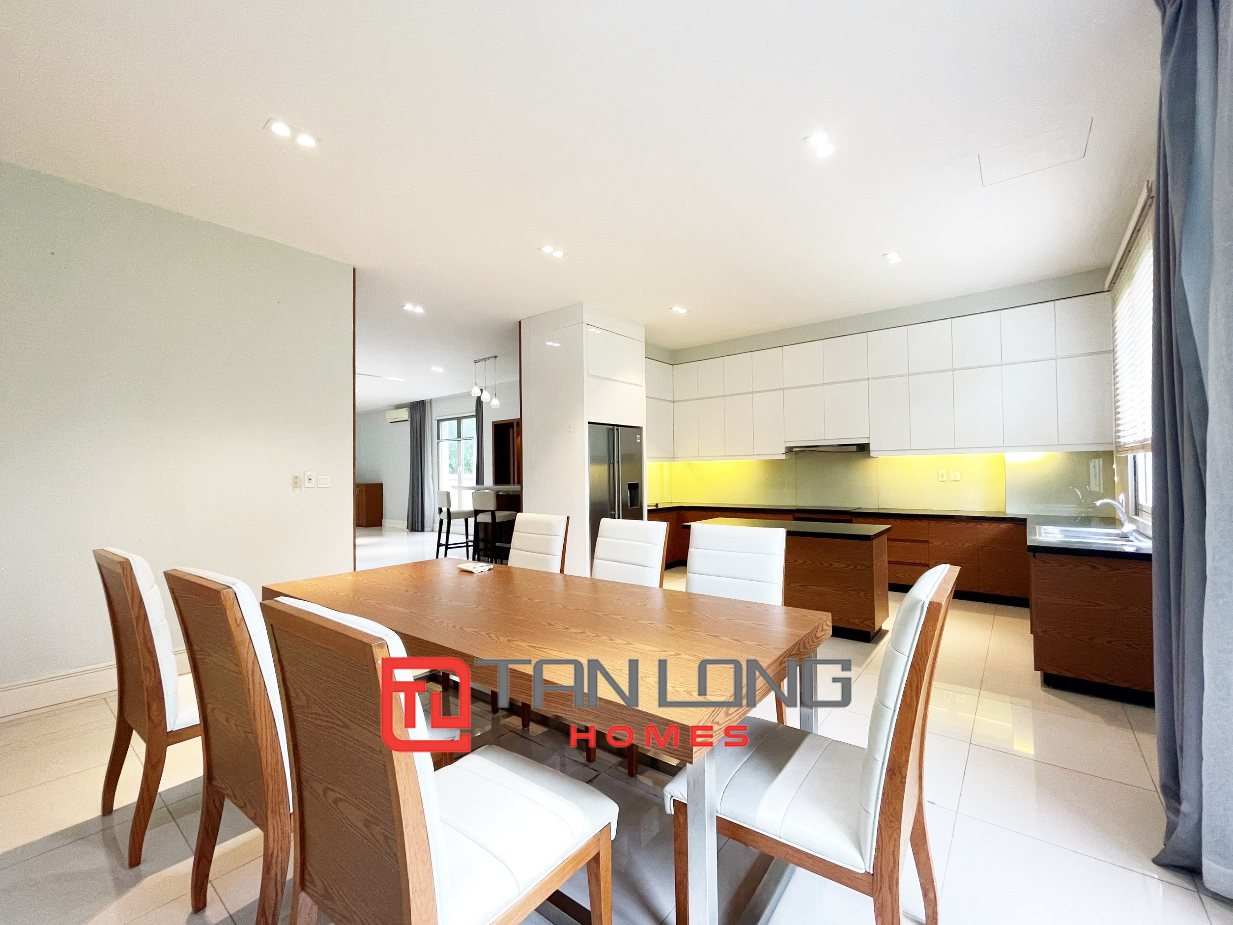 Duplex Villa for rent with Garden and Full Furniture in Vinhomes Riverside 4