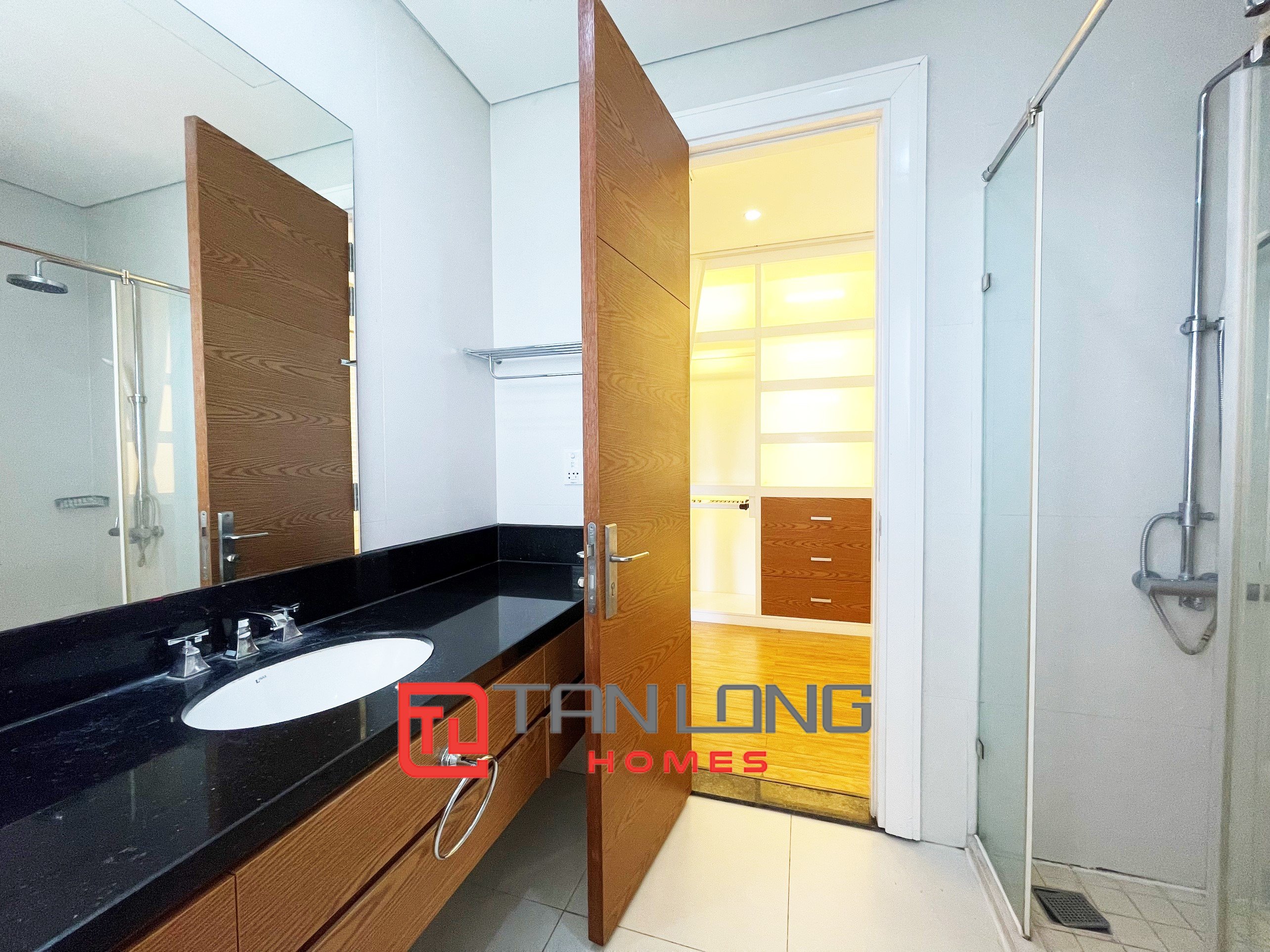 Duplex Villa for rent with Garden and Full Furniture in Vinhomes Riverside 6