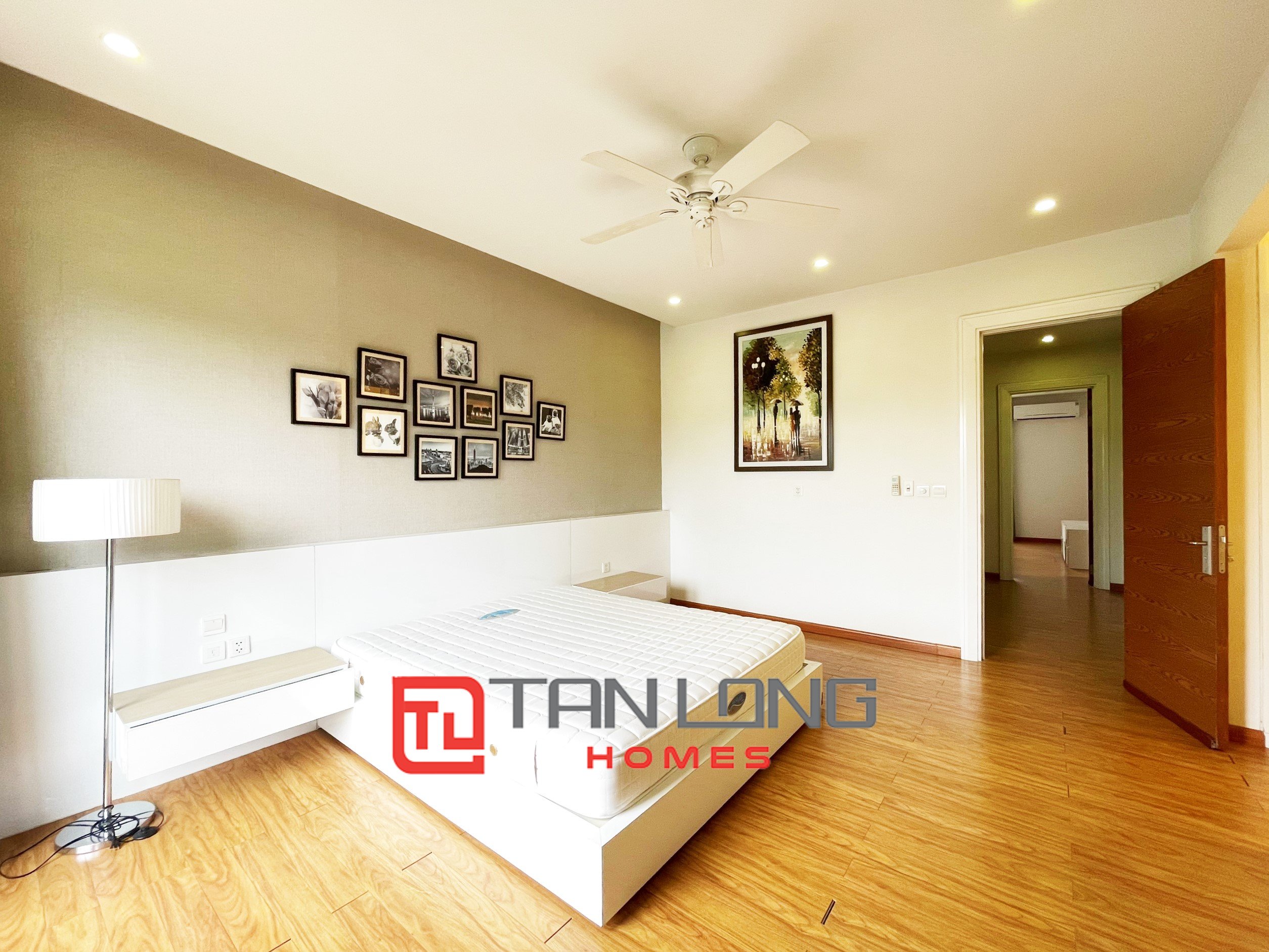Duplex Villa for rent with Garden and Full Furniture in Vinhomes Riverside 8