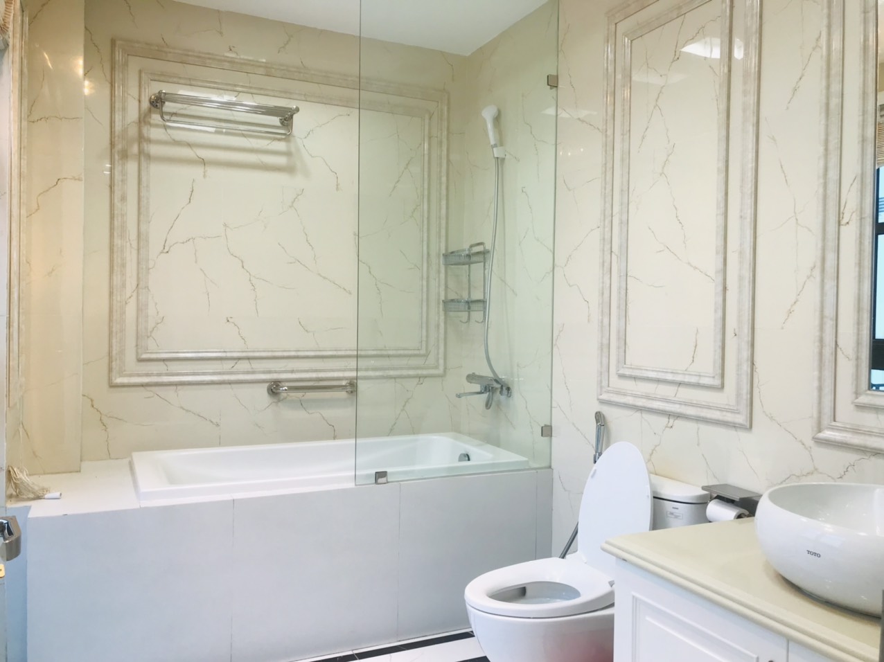 Duplex Villa for rent with swimming pool and Full Furnitured in Vinhomes Riverside 8