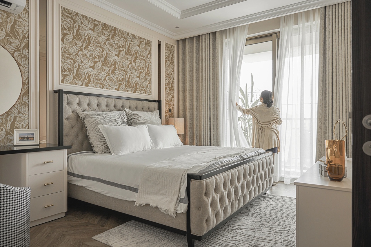 Elegant 03 Bedroom full-furnished apartment With Large Balcony in Vinhomes Ocean Park 6