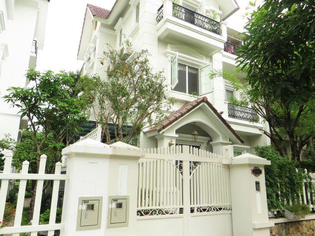 Elegant 4 bedroom villa for rent at Vinhomes Riverside 1