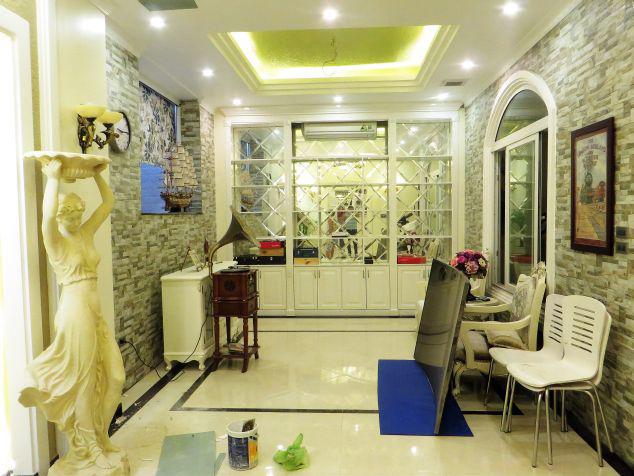 Elegant 4 bedroom villa for rent at Vinhomes Riverside 13