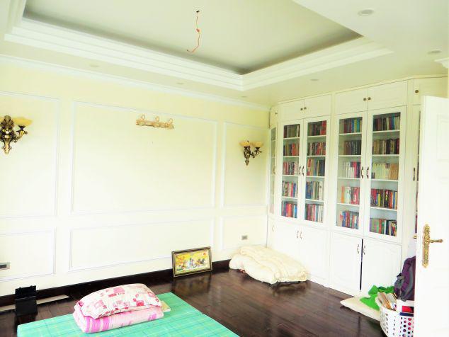 Elegant 4 bedroom villa for rent at Vinhomes Riverside 15