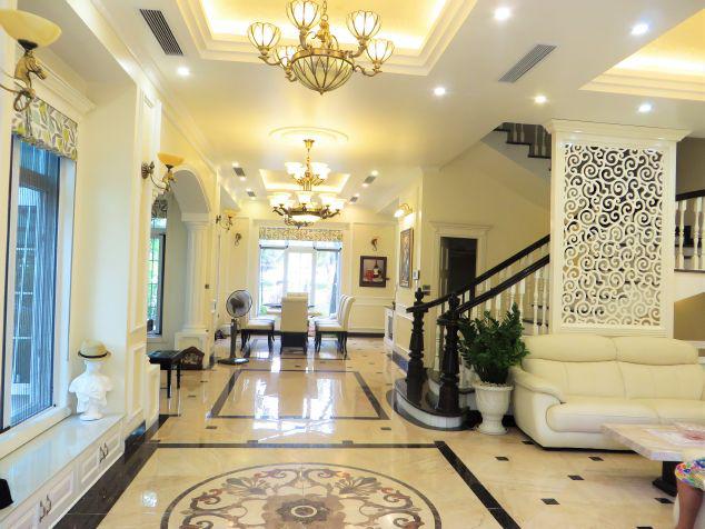 Elegant 4 bedroom villa for rent at Vinhomes Riverside 3