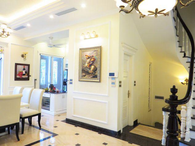 Elegant 4 bedroom villa for rent at Vinhomes Riverside 5