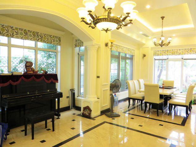 Elegant 4 bedroom villa for rent at Vinhomes Riverside 7