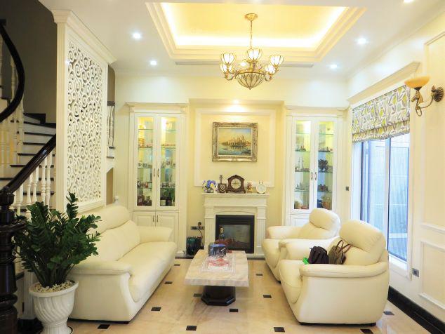 Elegant 4 bedroom villa for rent at Vinhomes Riverside 8