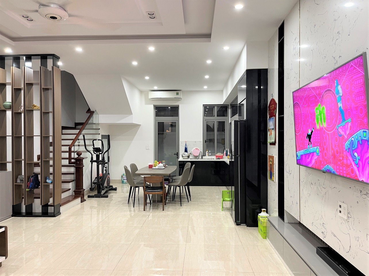 Full furniture finished villa in Nguyet Que Vinhomes Riverside The Harmony for sale 4
