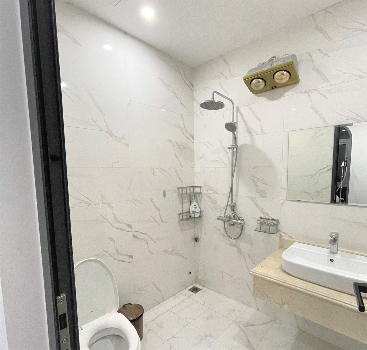 Full furniture finished villa in Nguyet Que Vinhomes Riverside The Harmony for sale 8