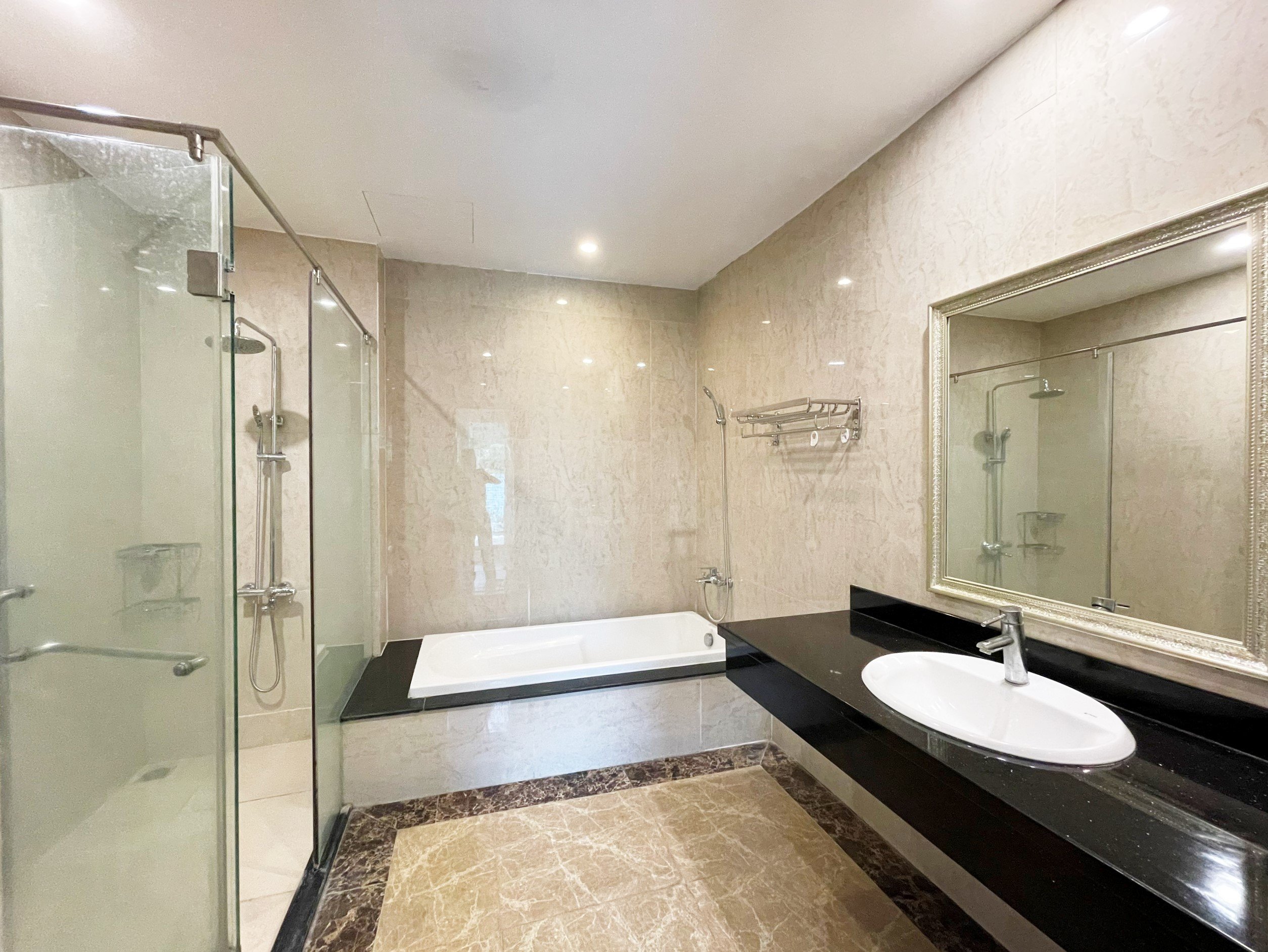 Full furniture villa 250 sqm finished for rent in Hoa Sua Vinhomes Riverside for rent 10
