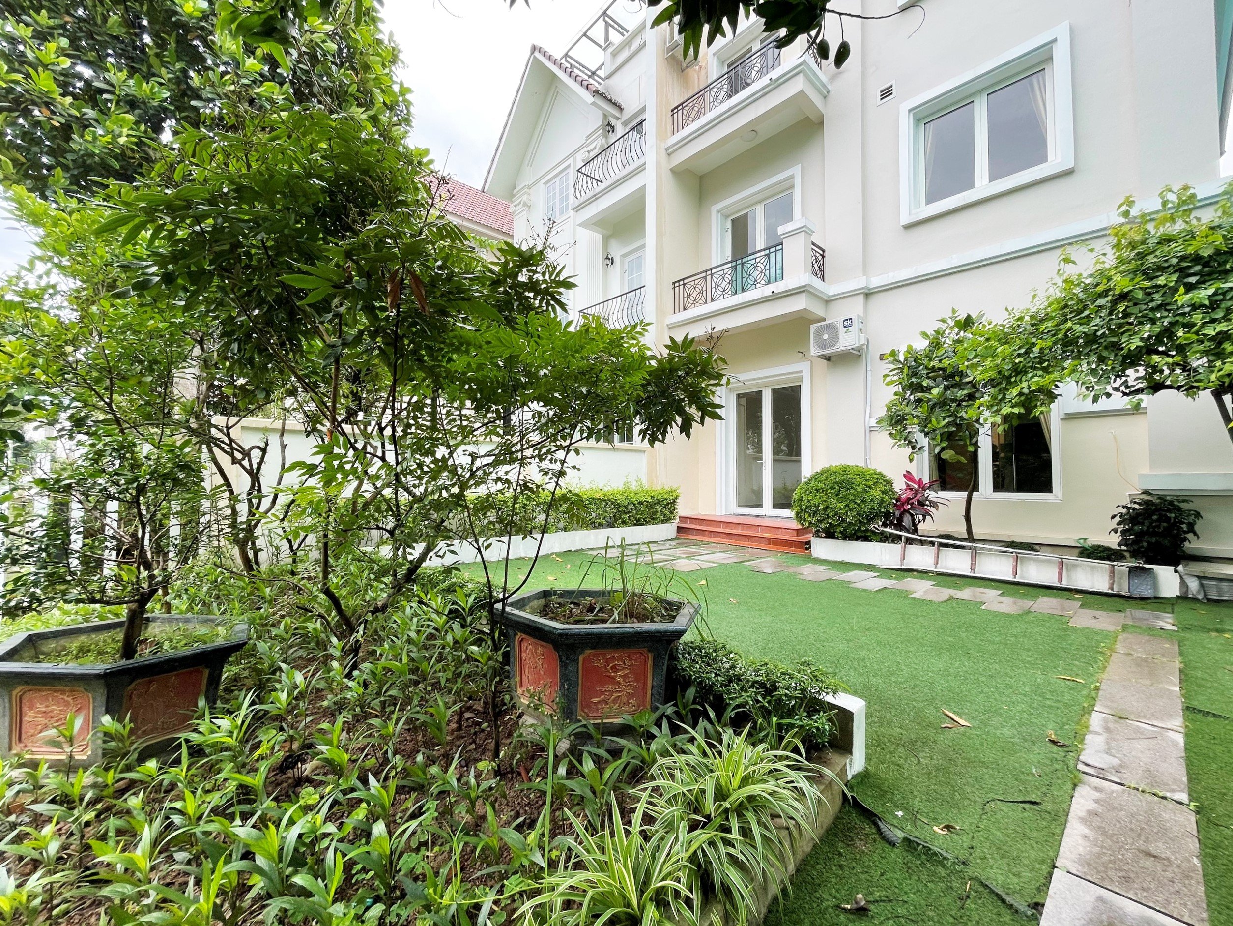 Full furniture villa 250 sqm finished for rent in Hoa Sua Vinhomes Riverside for rent 11