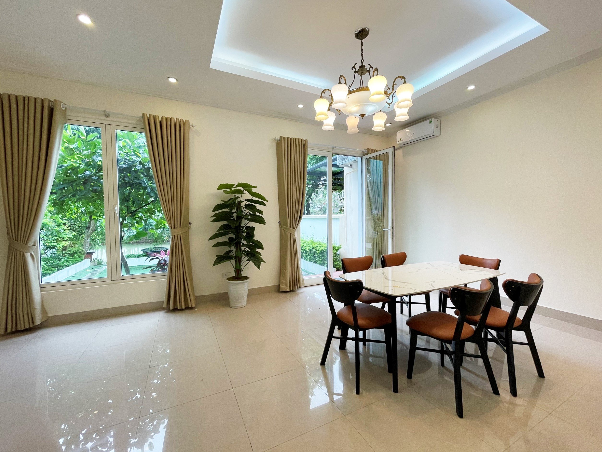 Full furniture villa 250 sqm finished for rent in Hoa Sua Vinhomes Riverside for rent 3
