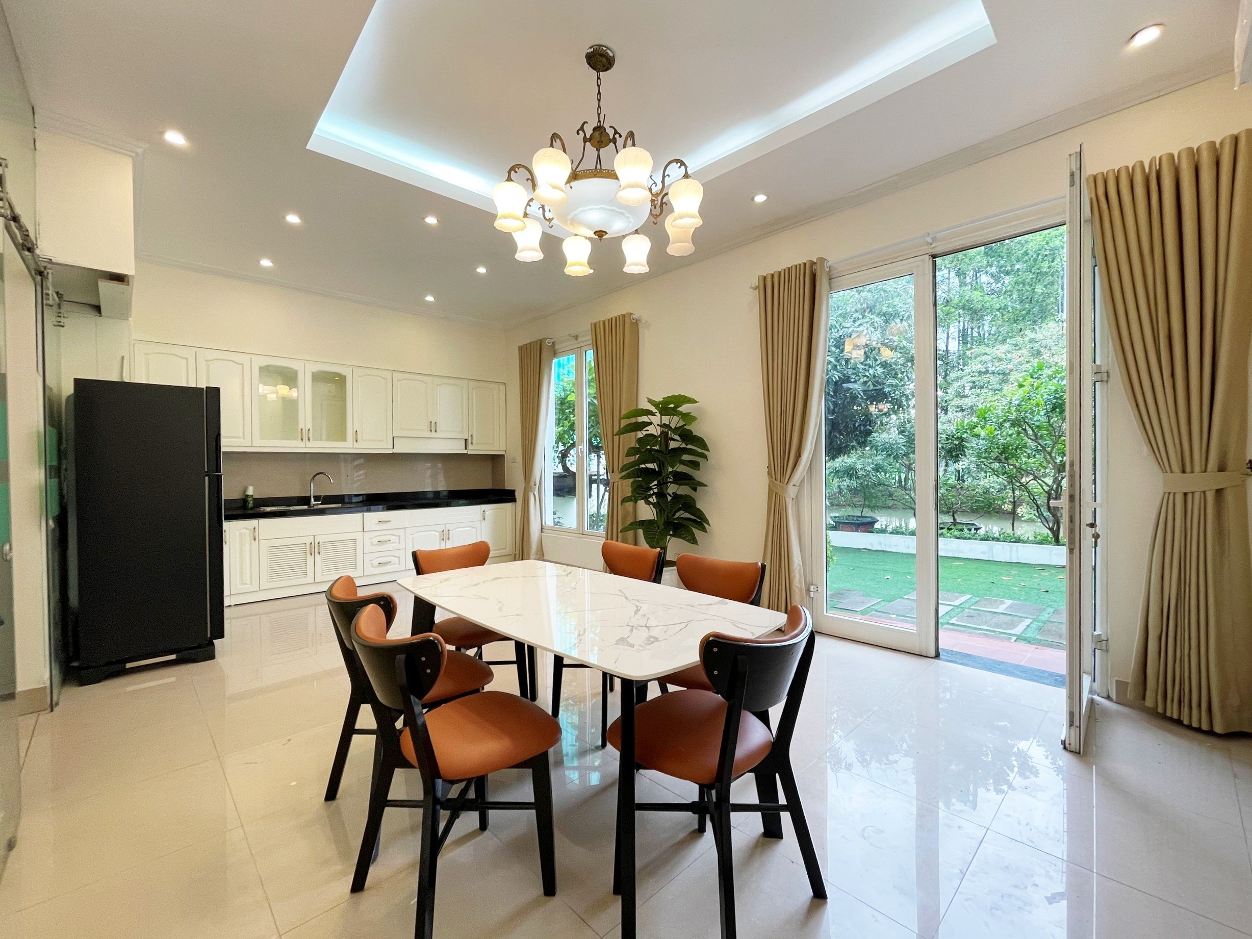 Full furniture villa 250 sqm finished for rent in Hoa Sua Vinhomes Riverside for rent 4