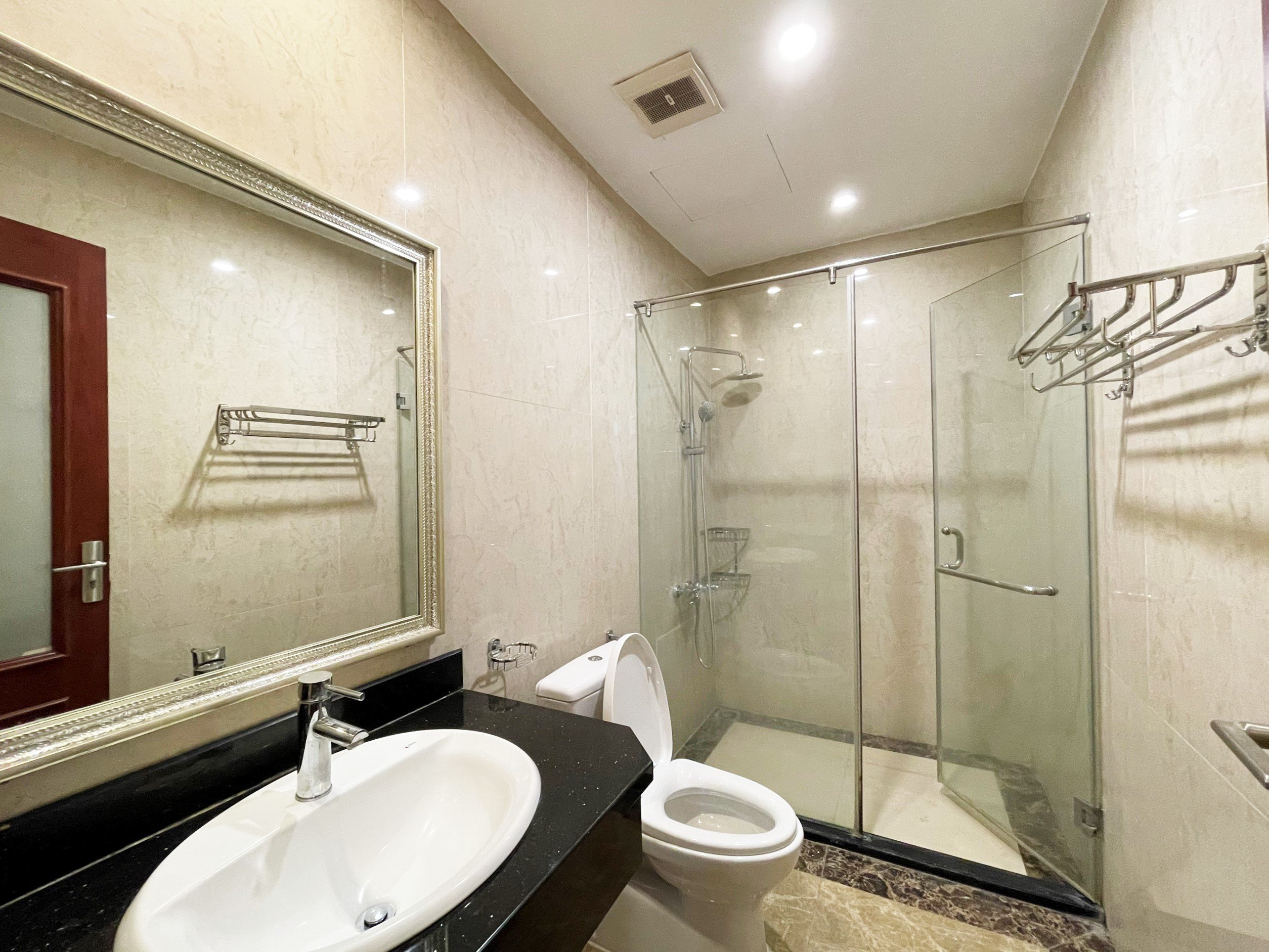 Full furniture villa 250 sqm finished for rent in Hoa Sua Vinhomes Riverside for rent 9
