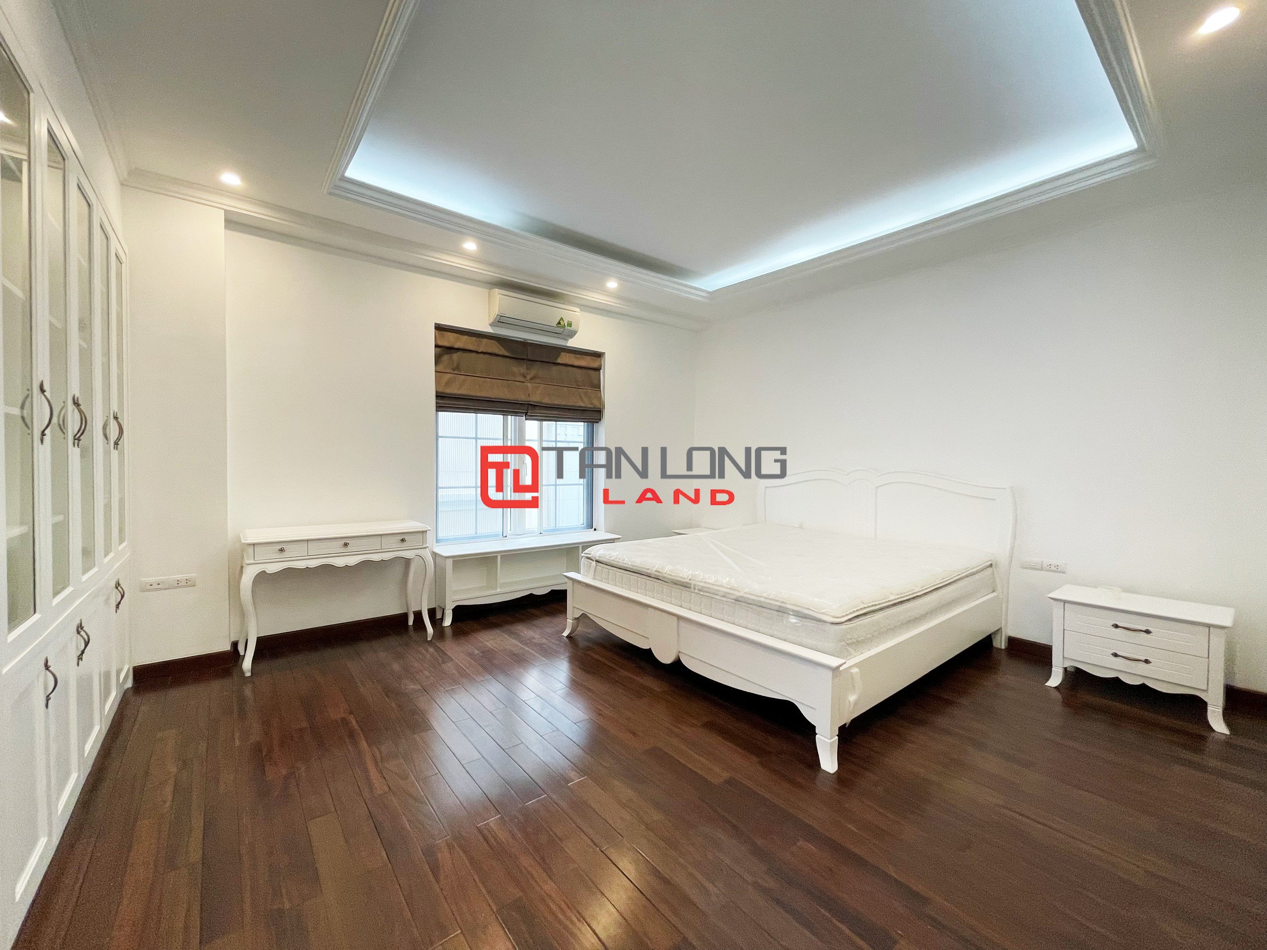 Full Furniture Villa for rent with 4 Bedrooms in Vinhomes Riverside Long Bien 10