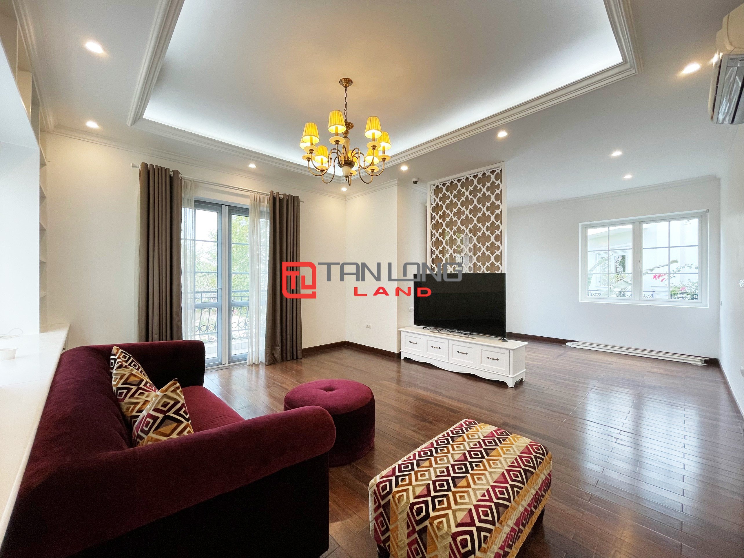 Full Furniture Villa for rent with 4 Bedrooms in Vinhomes Riverside Long Bien 11