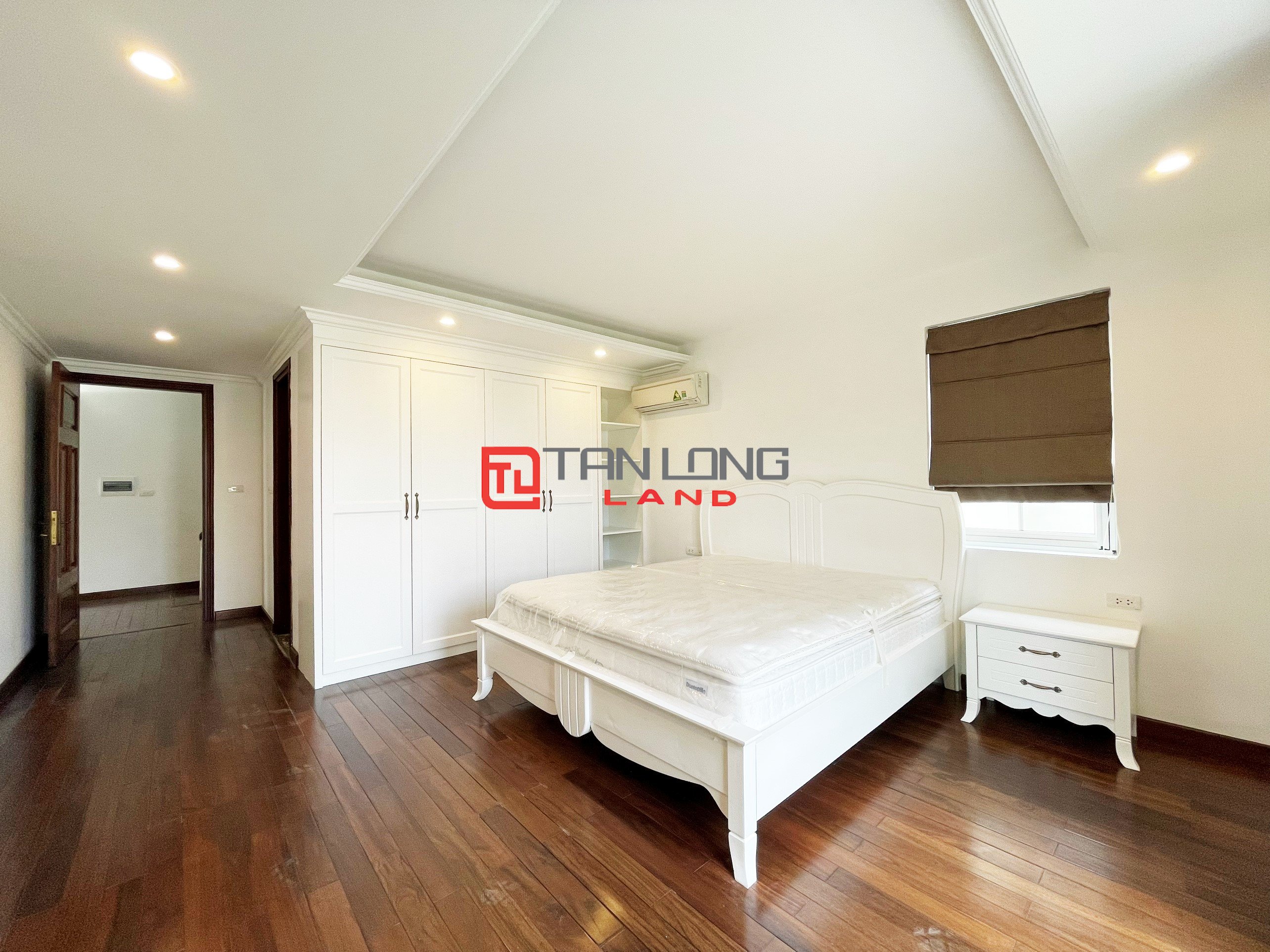 Full Furniture Villa for rent with 4 Bedrooms in Vinhomes Riverside Long Bien 18