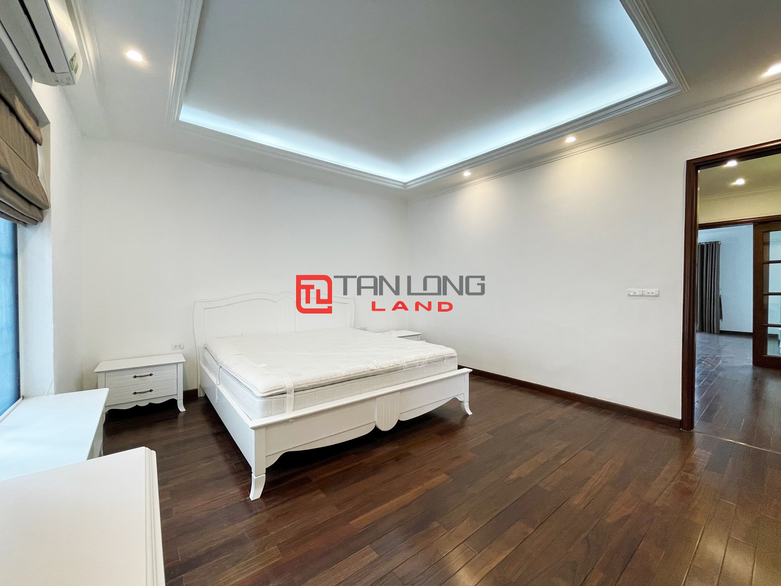 Full Furniture Villa for rent with 4 Bedrooms in Vinhomes Riverside Long Bien 19