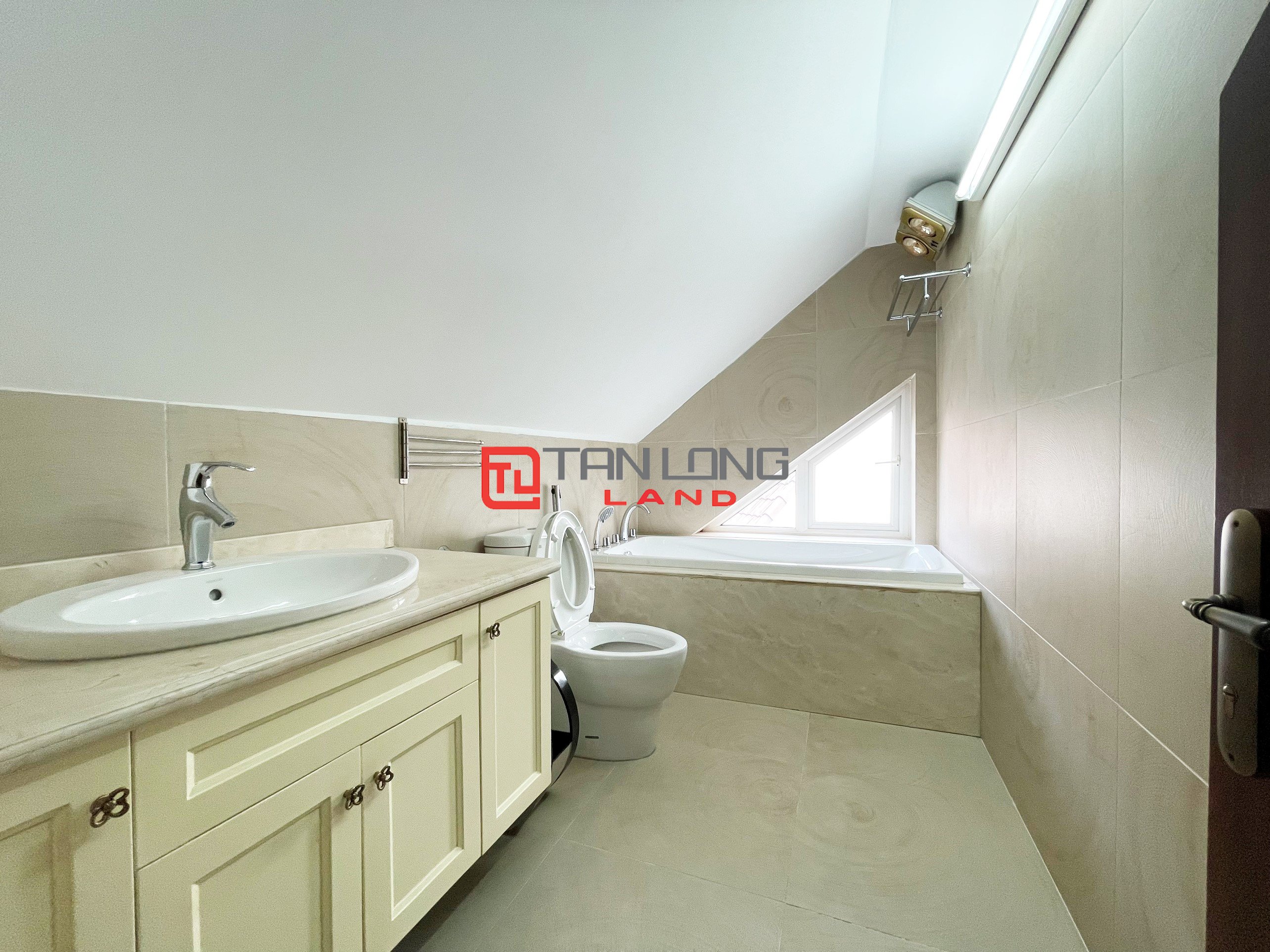 Full Furniture Villa for rent with 4 Bedrooms in Vinhomes Riverside Long Bien 22