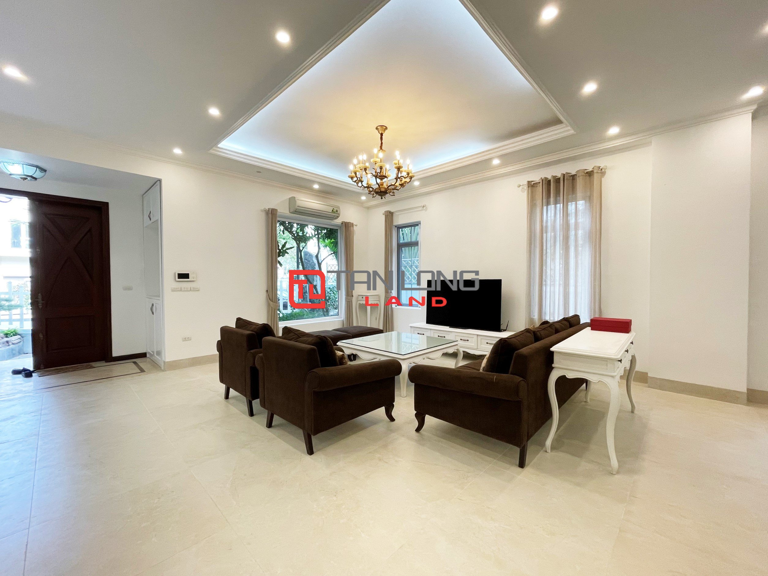 Full Furniture Villa for rent with 4 Bedrooms in Vinhomes Riverside Long Bien 3