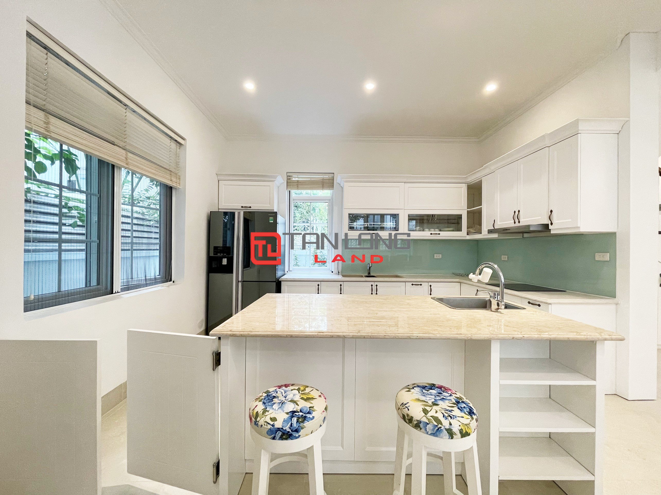 Full Furniture Villa for rent with 4 Bedrooms in Vinhomes Riverside Long Bien 8