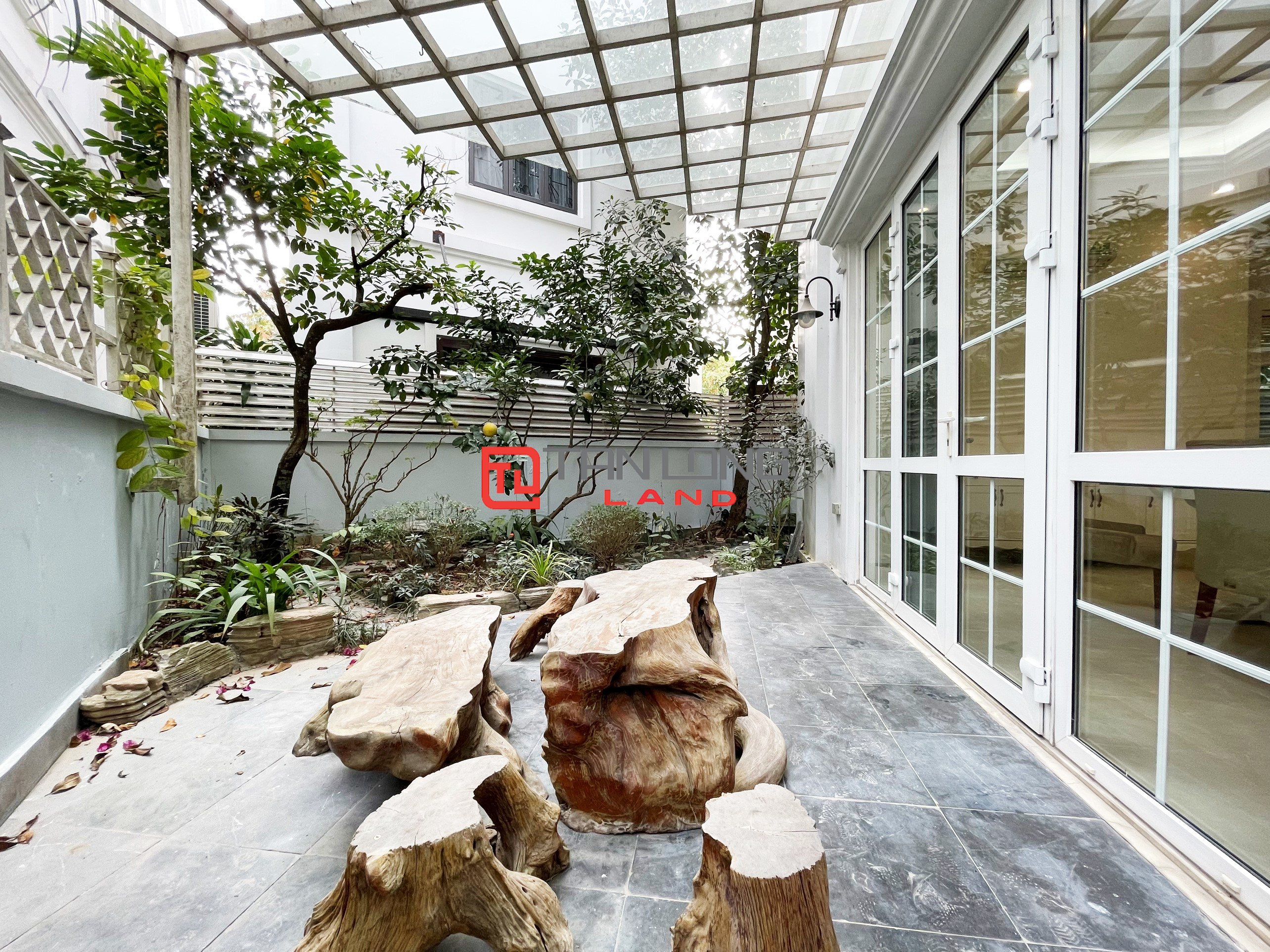 Full Furniture Villa for rent with 4 Bedrooms in Vinhomes Riverside Long Bien 9