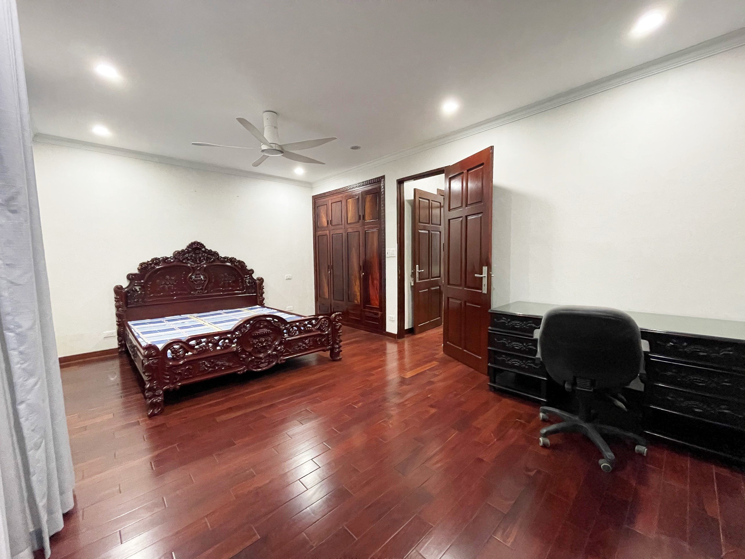 Full Furniture Villa in Nguyen Que area Vinhomes The Harmony for rent only 1300 usd/month 9