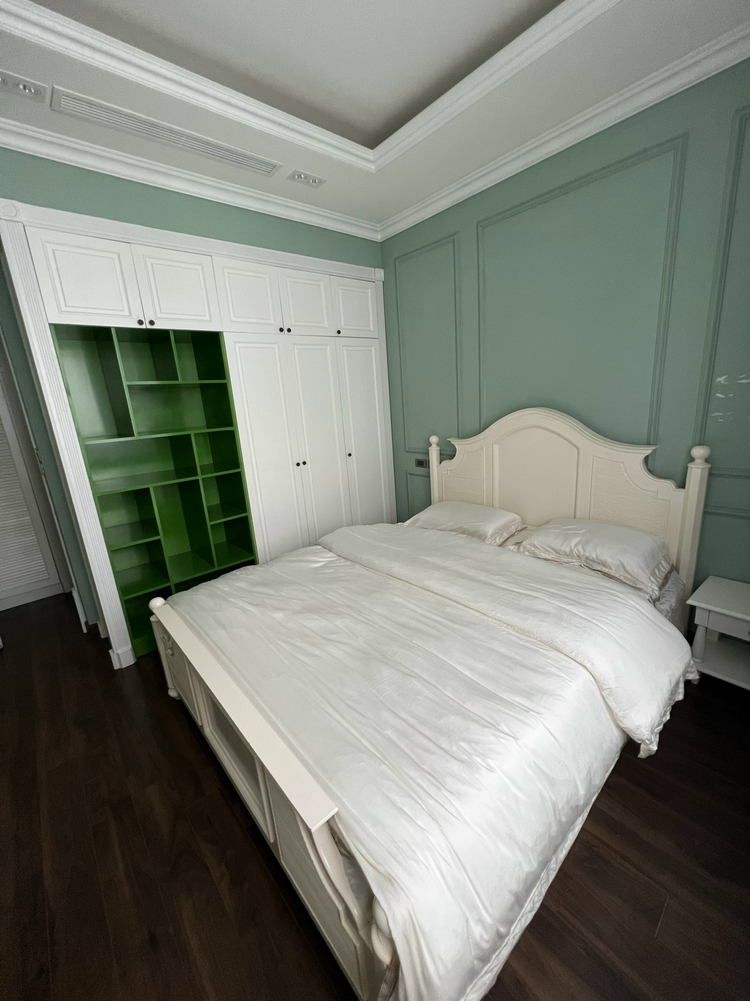 Fully furnished 4 Bedroom Semi-detached Villa for rent at Vinhomes The Harmony 10