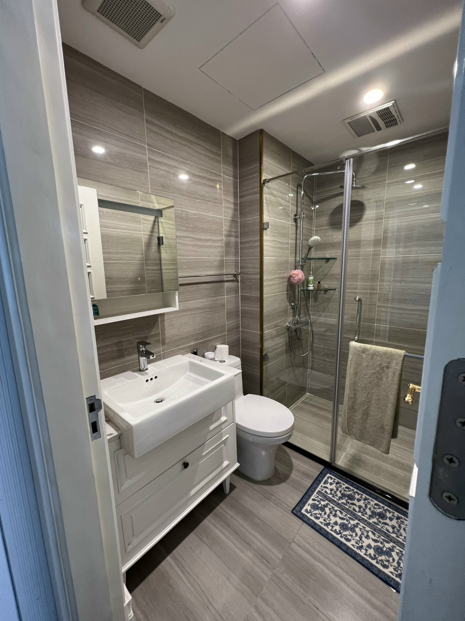 Fully furnished 4 Bedroom Semi-detached Villa for rent at Vinhomes The Harmony 12